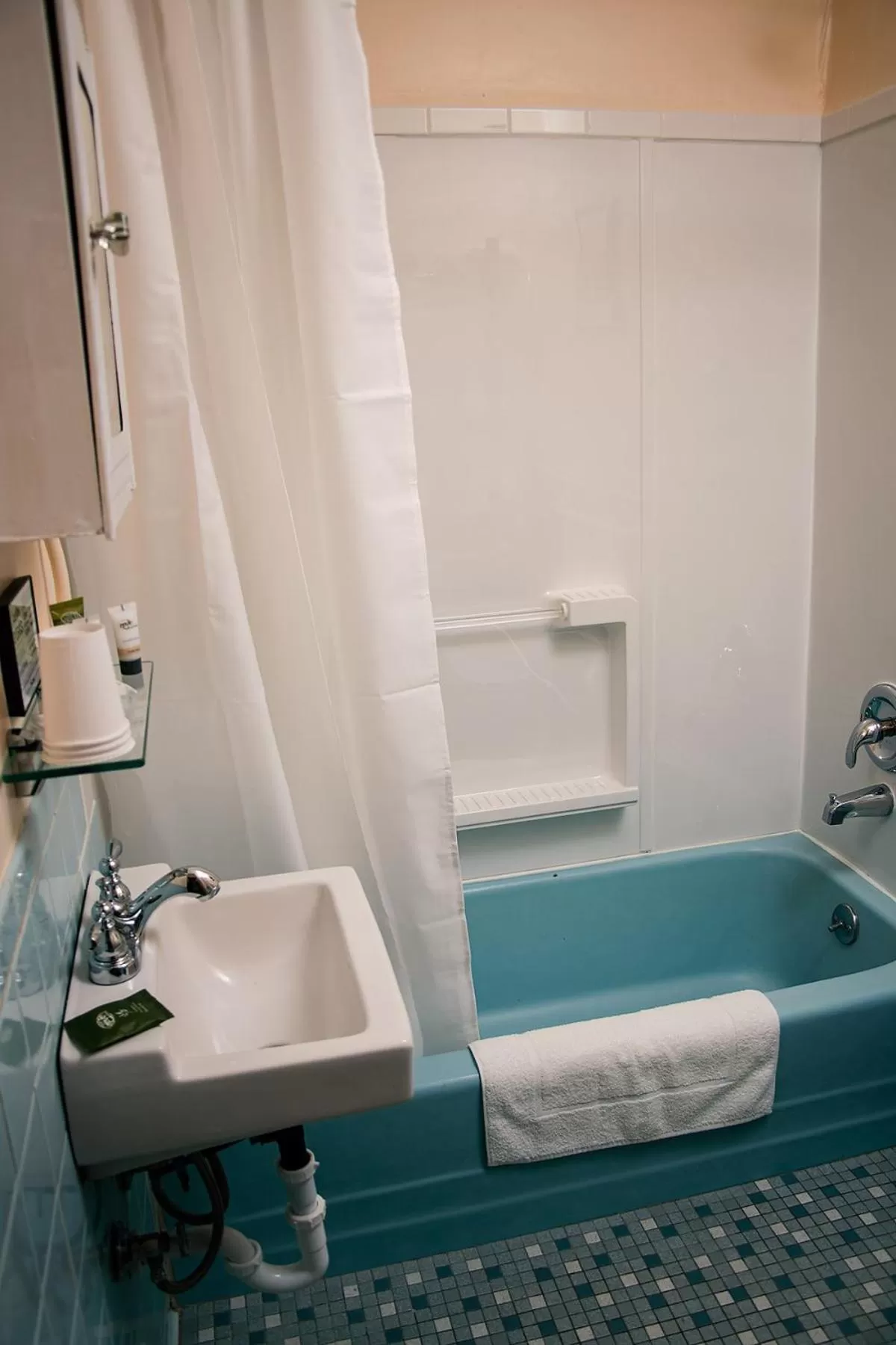 Bathroom in Rockwood Motor Court