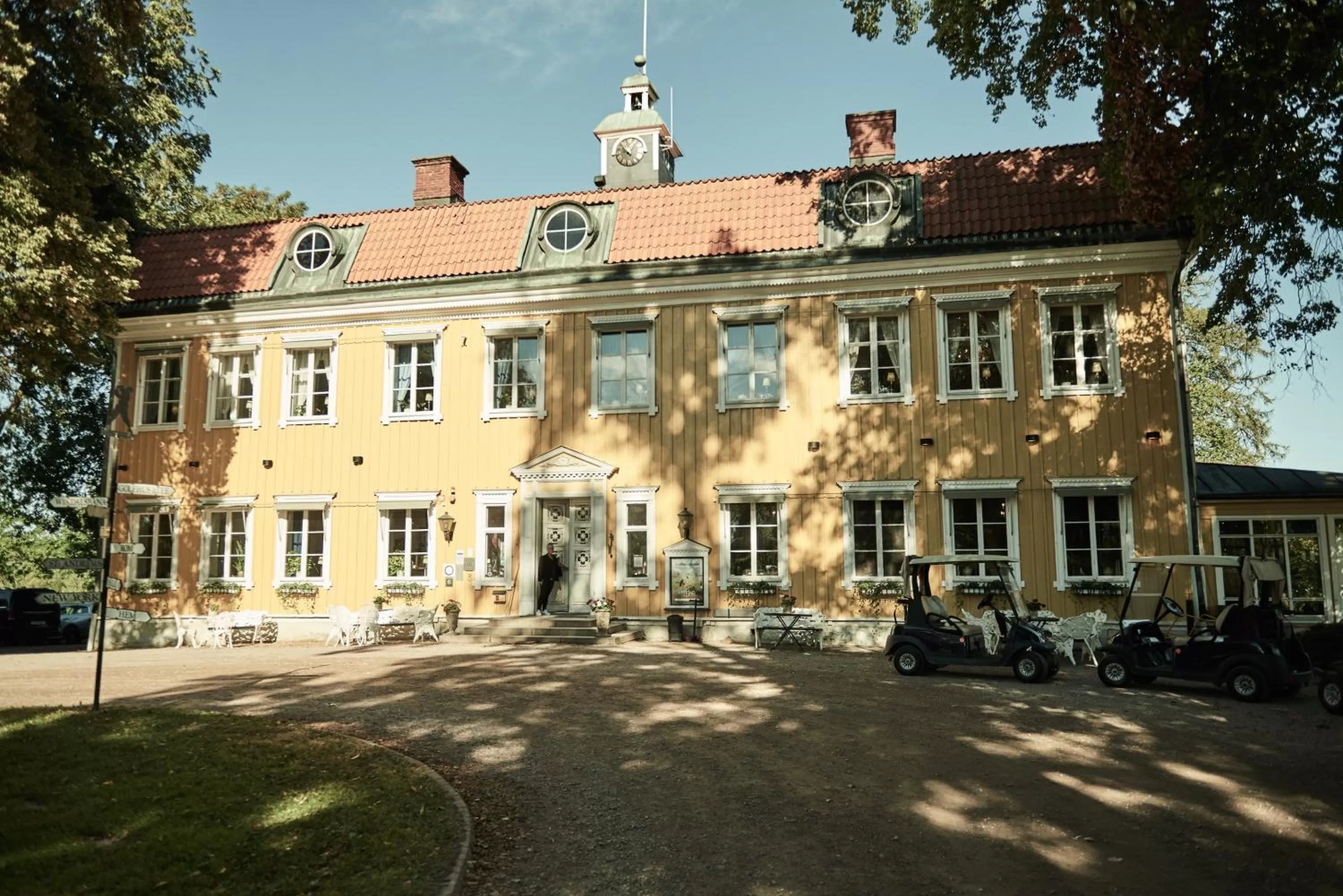 Property building in Knistad Herrgård