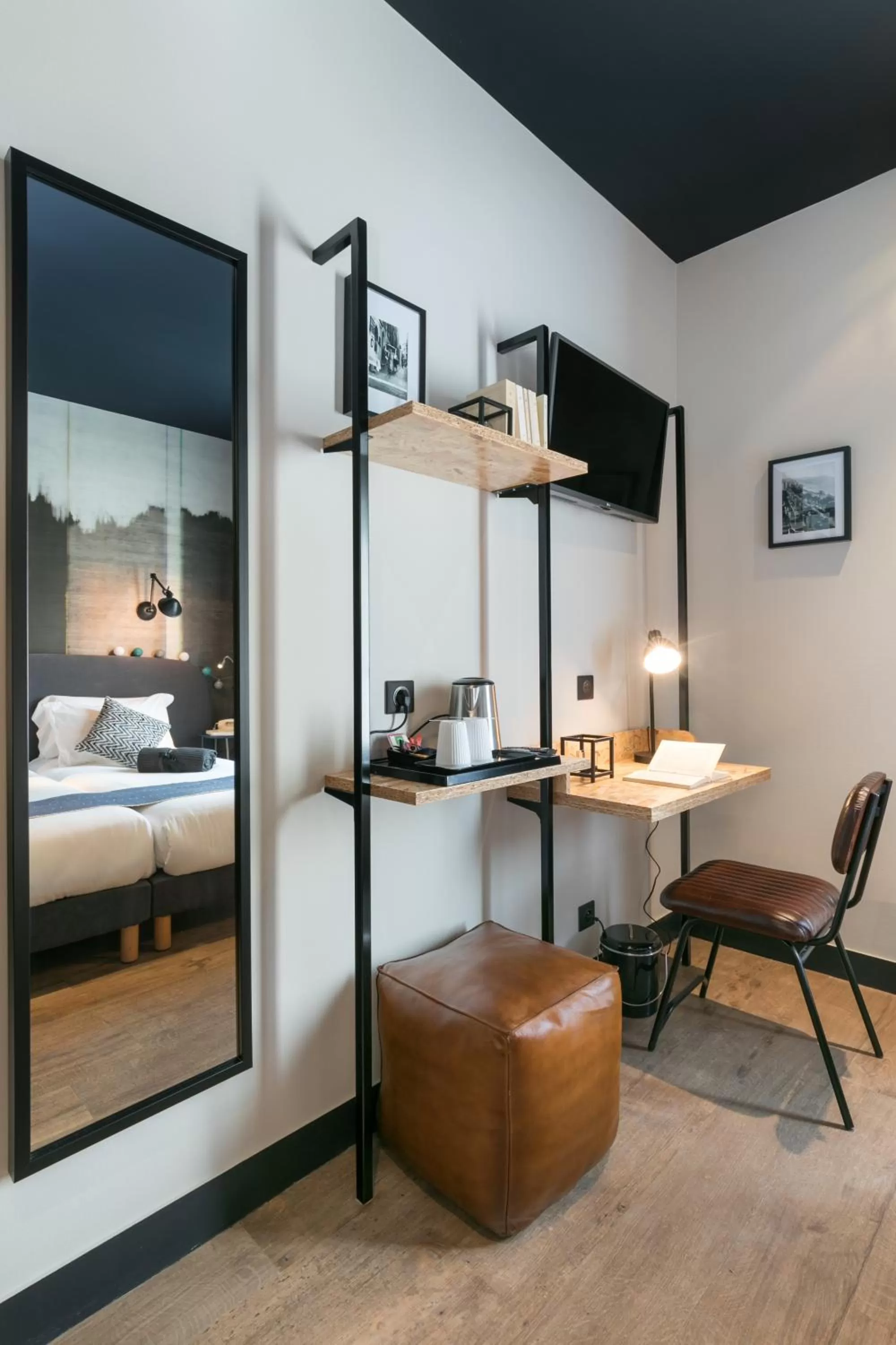 TV and multimedia, Bed in Hotel So’Co by Happyculture