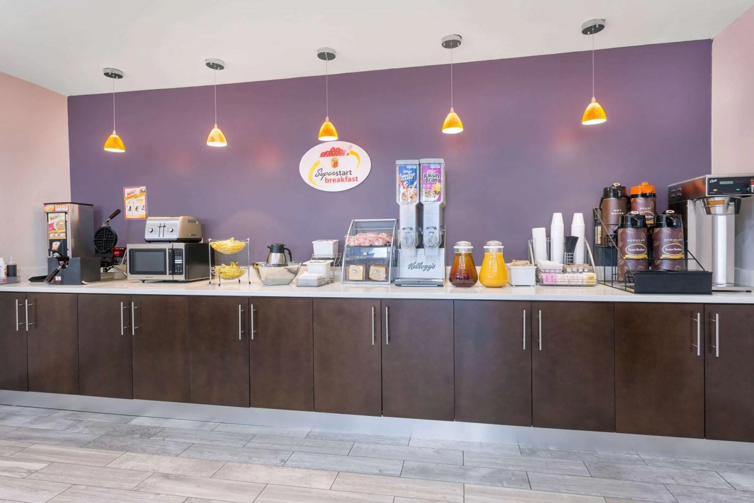 Restaurant/places to eat in Super 8 by Wyndham Locust Grove