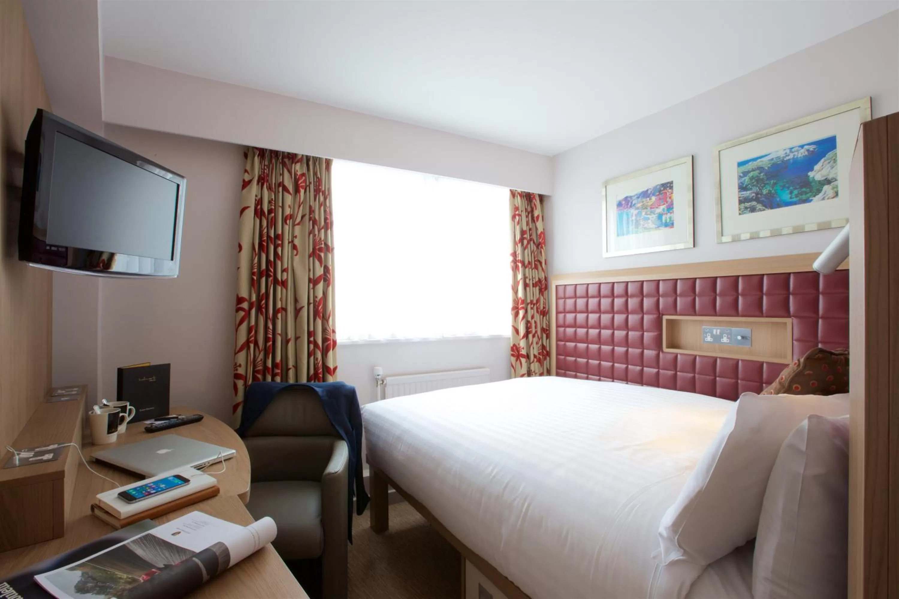 Bed in Birmingham Strathallan Hotel, BW Signature Collection