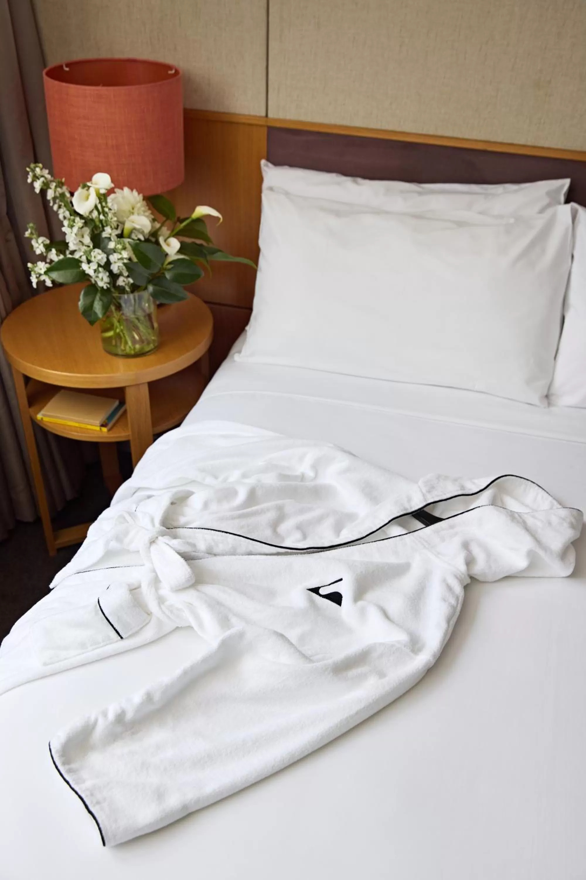 Bathroom, Bed in View Sydney