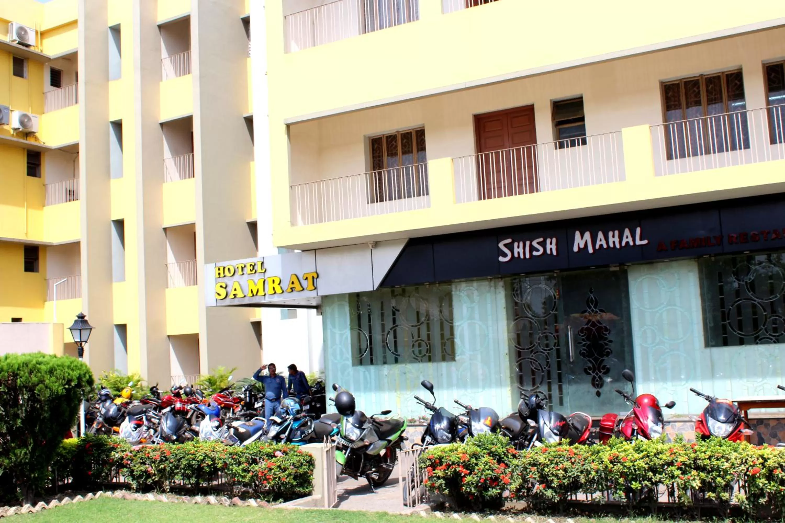 Area and facilities, Property Building in Hotel Samrat