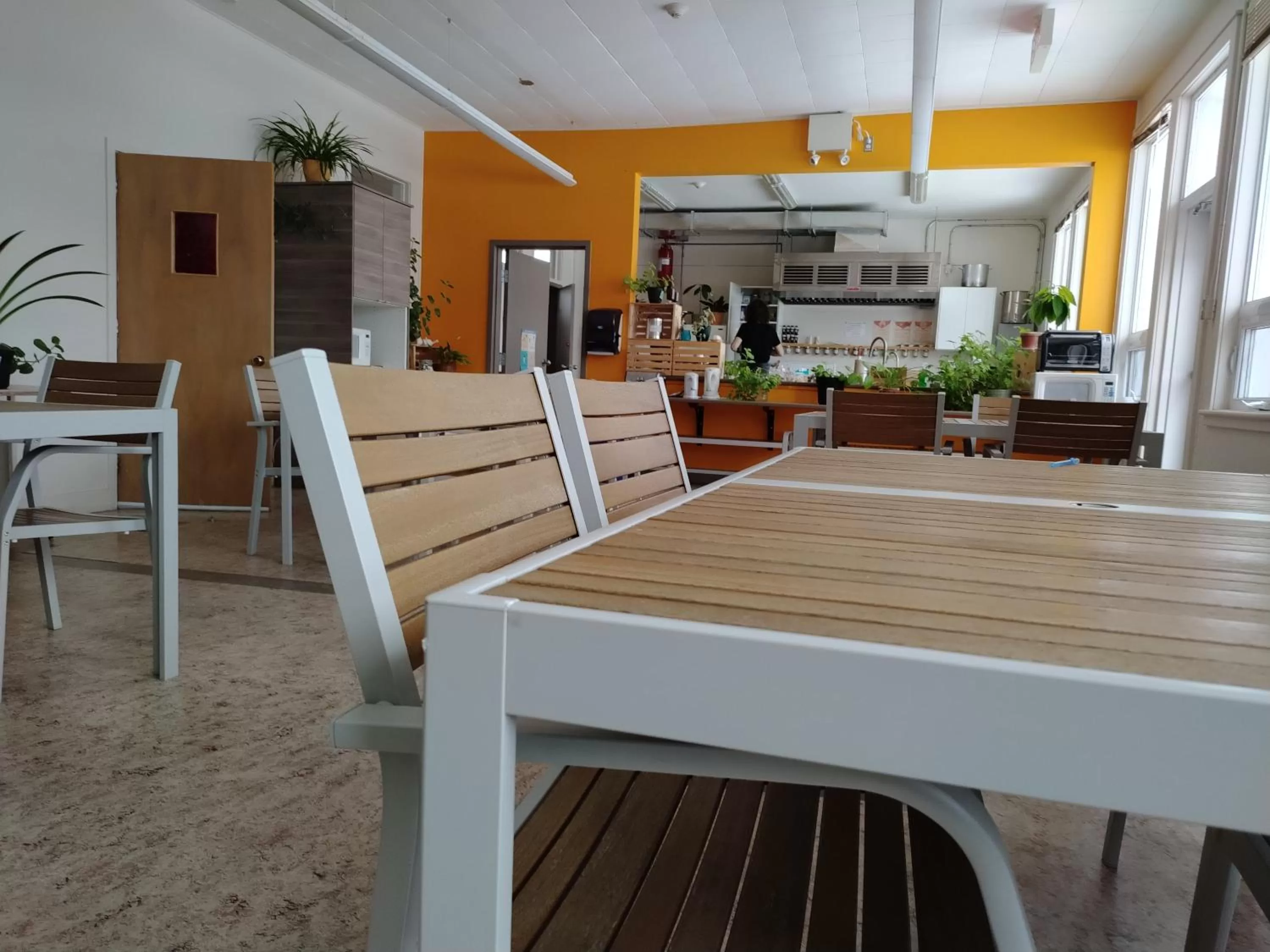 Kitchen or kitchenette, Restaurant/Places to Eat in Auberge La Petite École de Forillon