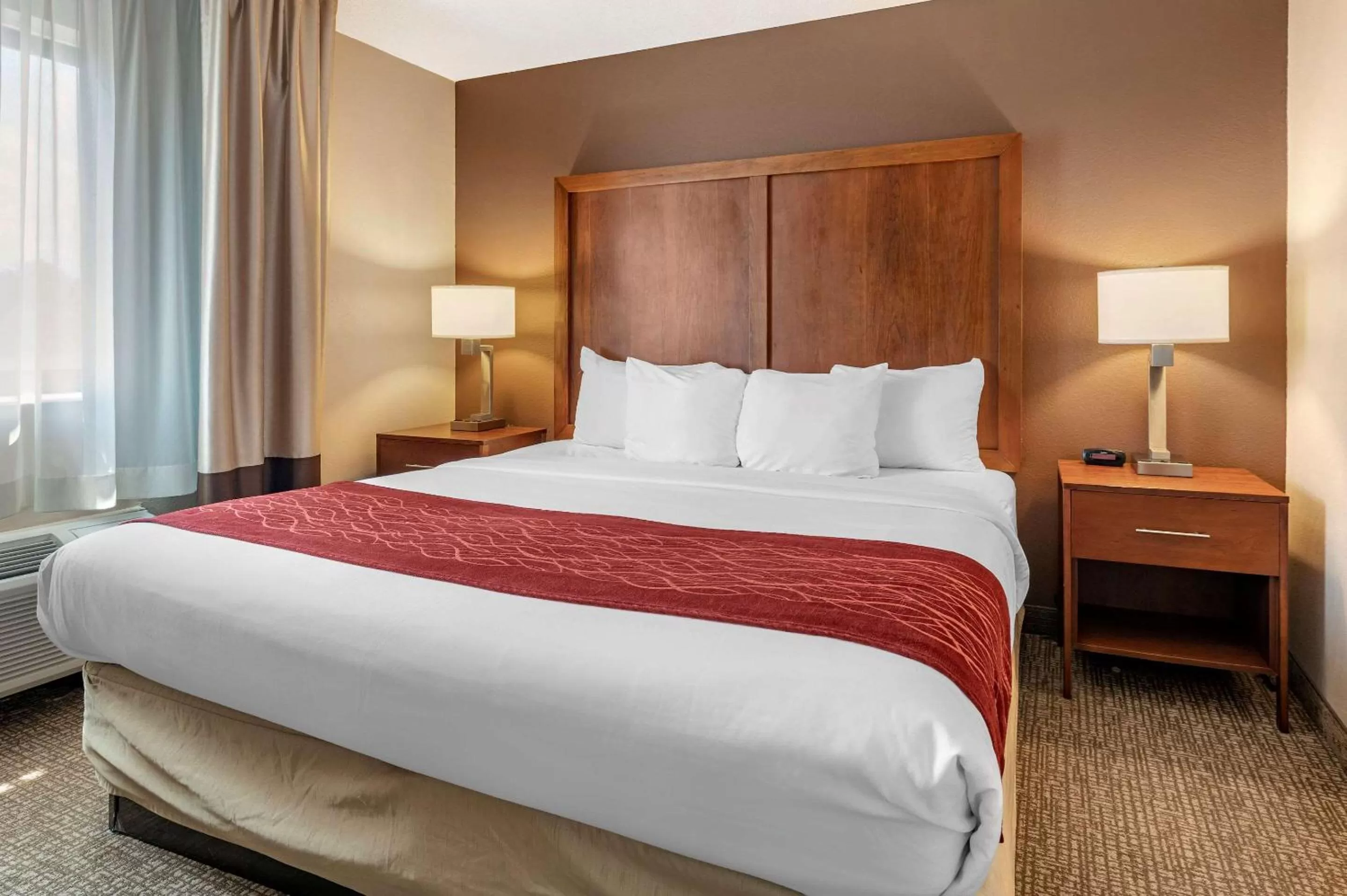 Photo of the whole room, Bed in Comfort Inn & Suites Lawrenceburg