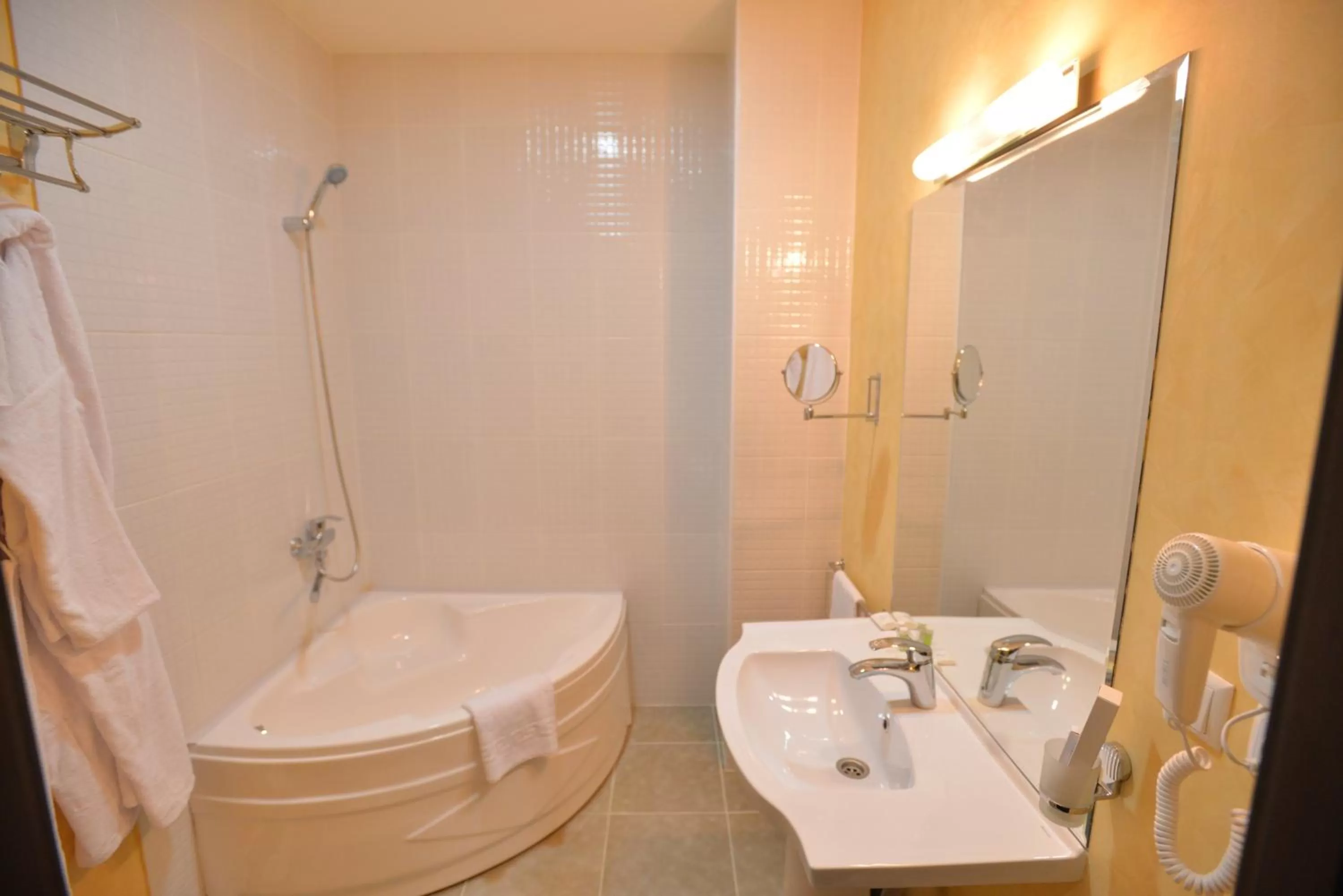 Bathroom in Gloria Hotel