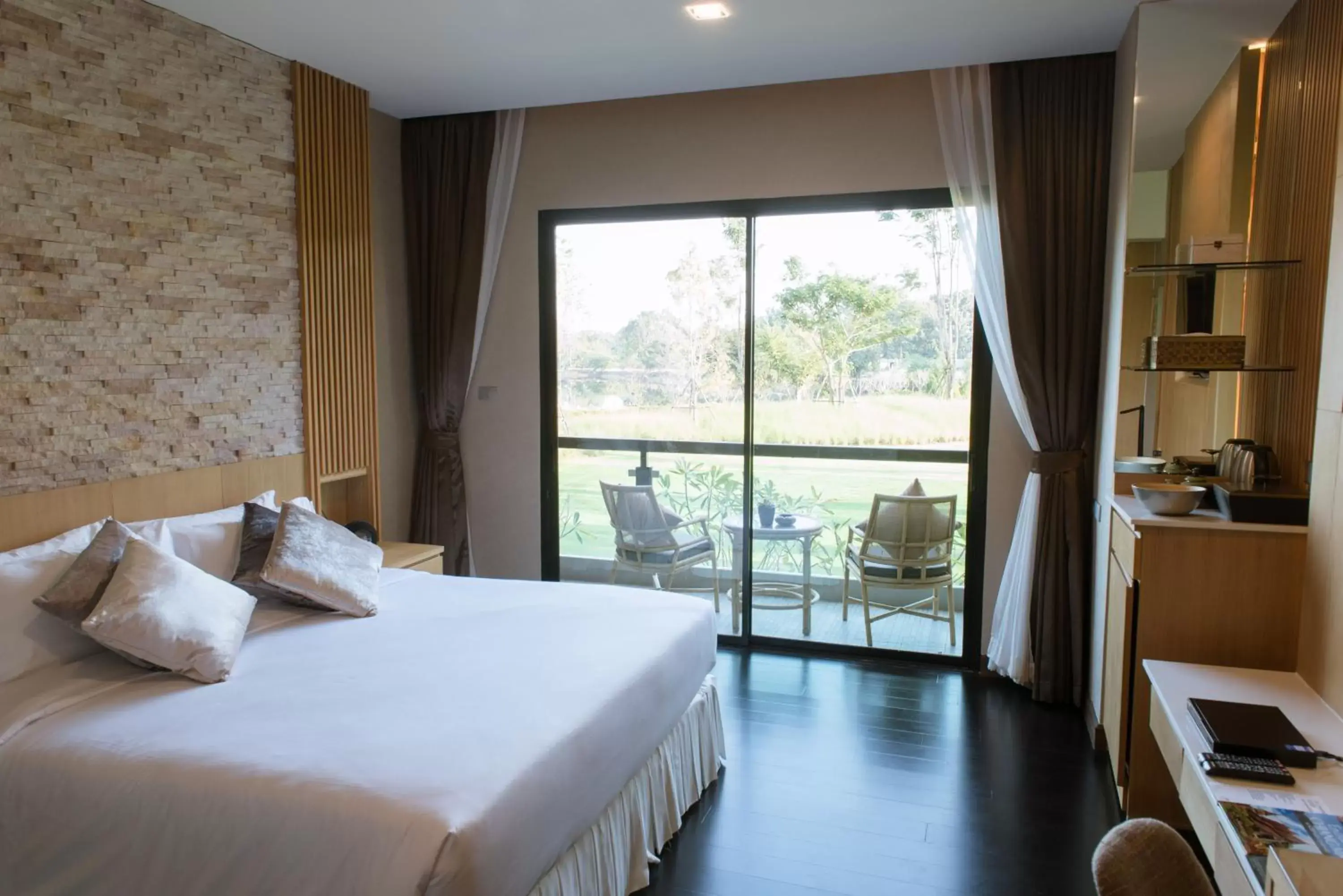 Deluxe Double Room with Balcony in North Hill City Resort Deluxe Double Room with Balcony in North Hill City Resort