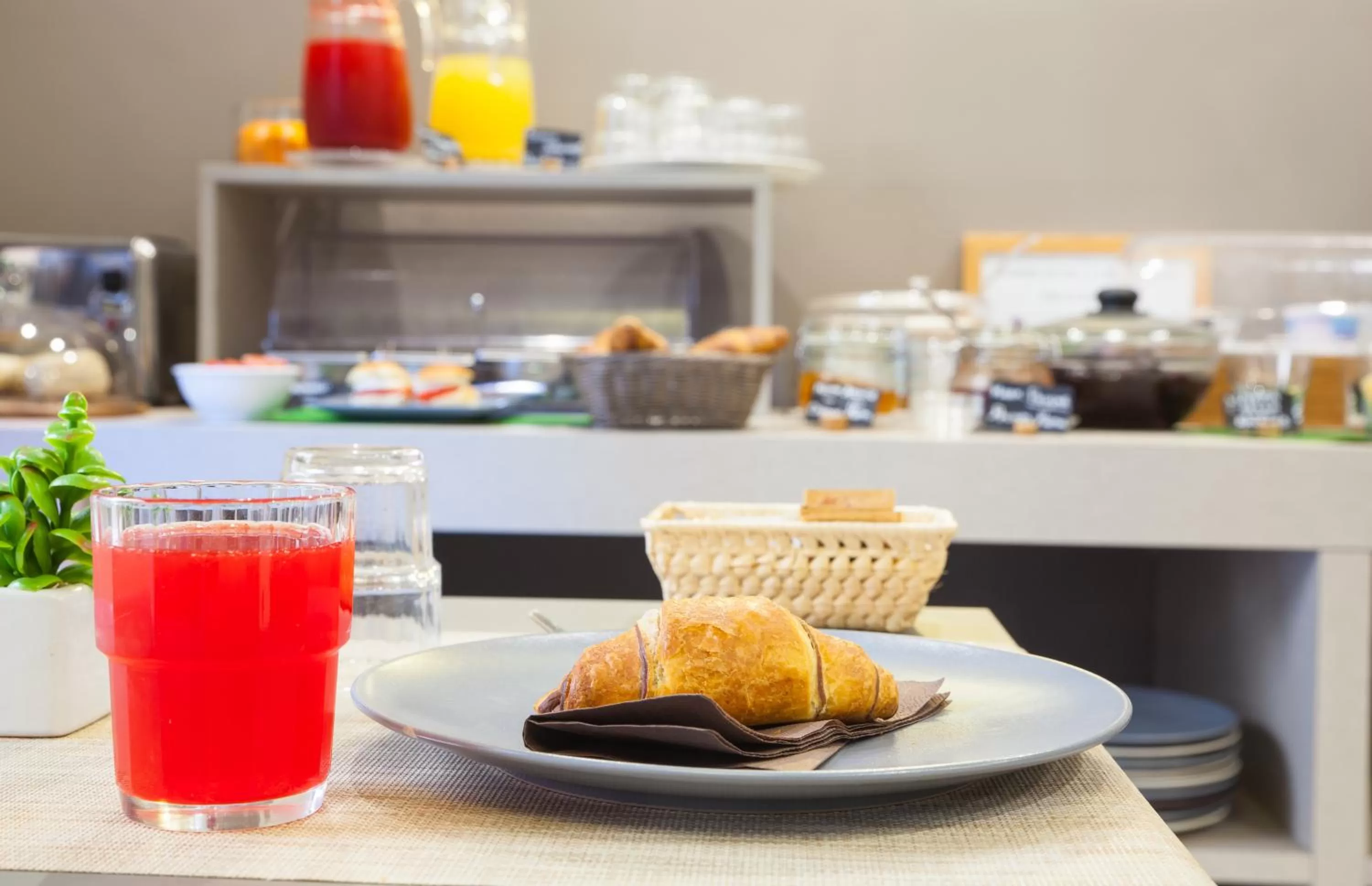 Breakfast in Hotel Ares Milano