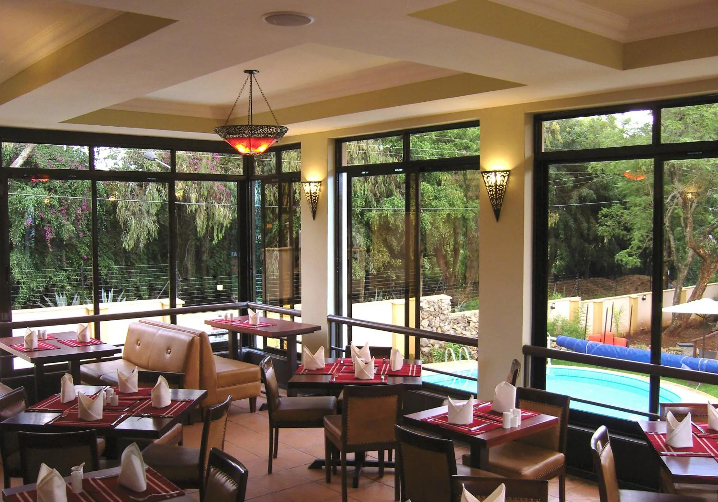 Restaurant/places to eat in Waridi Paradise Hotel and Suites