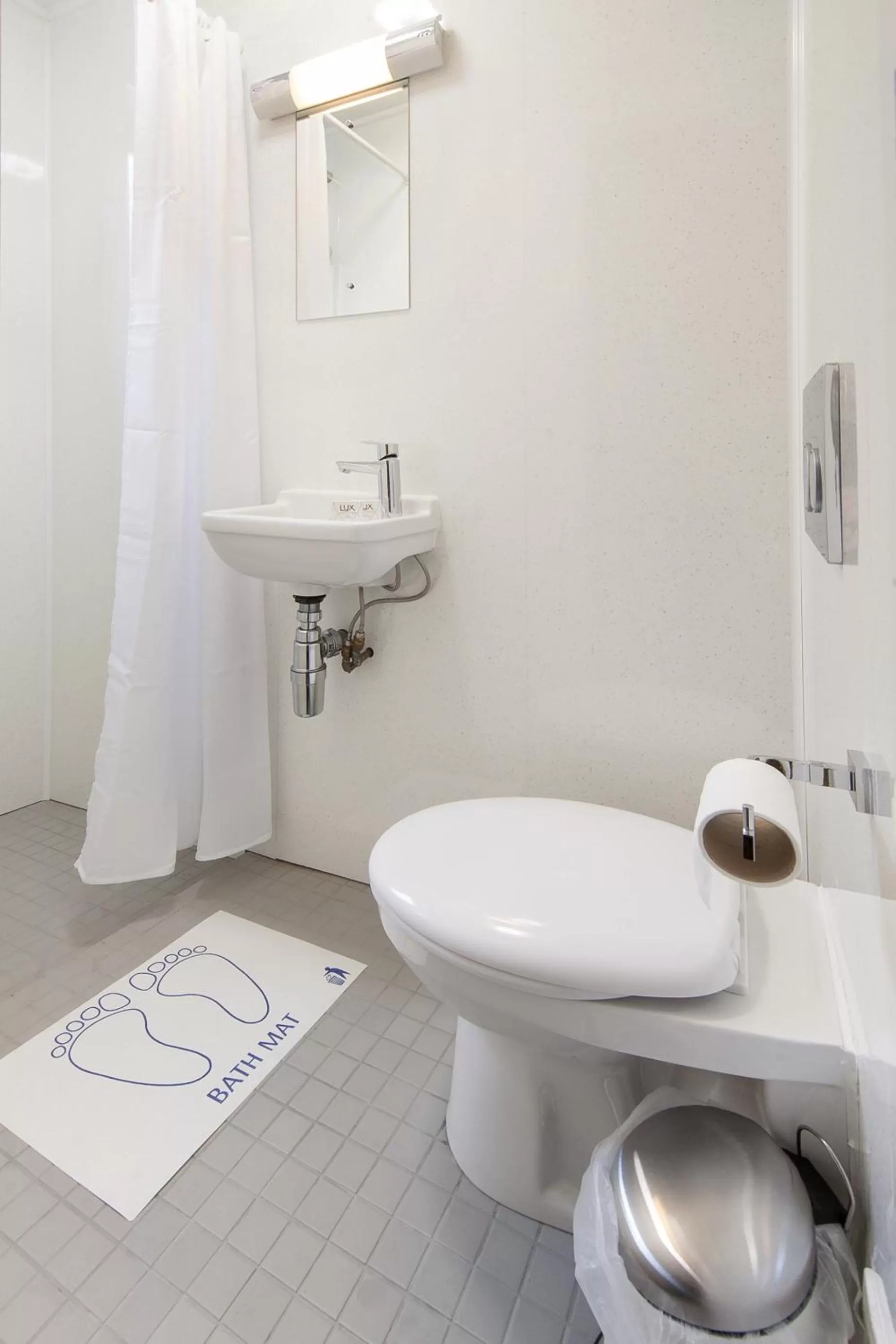 Bathroom in Fairway Hotel