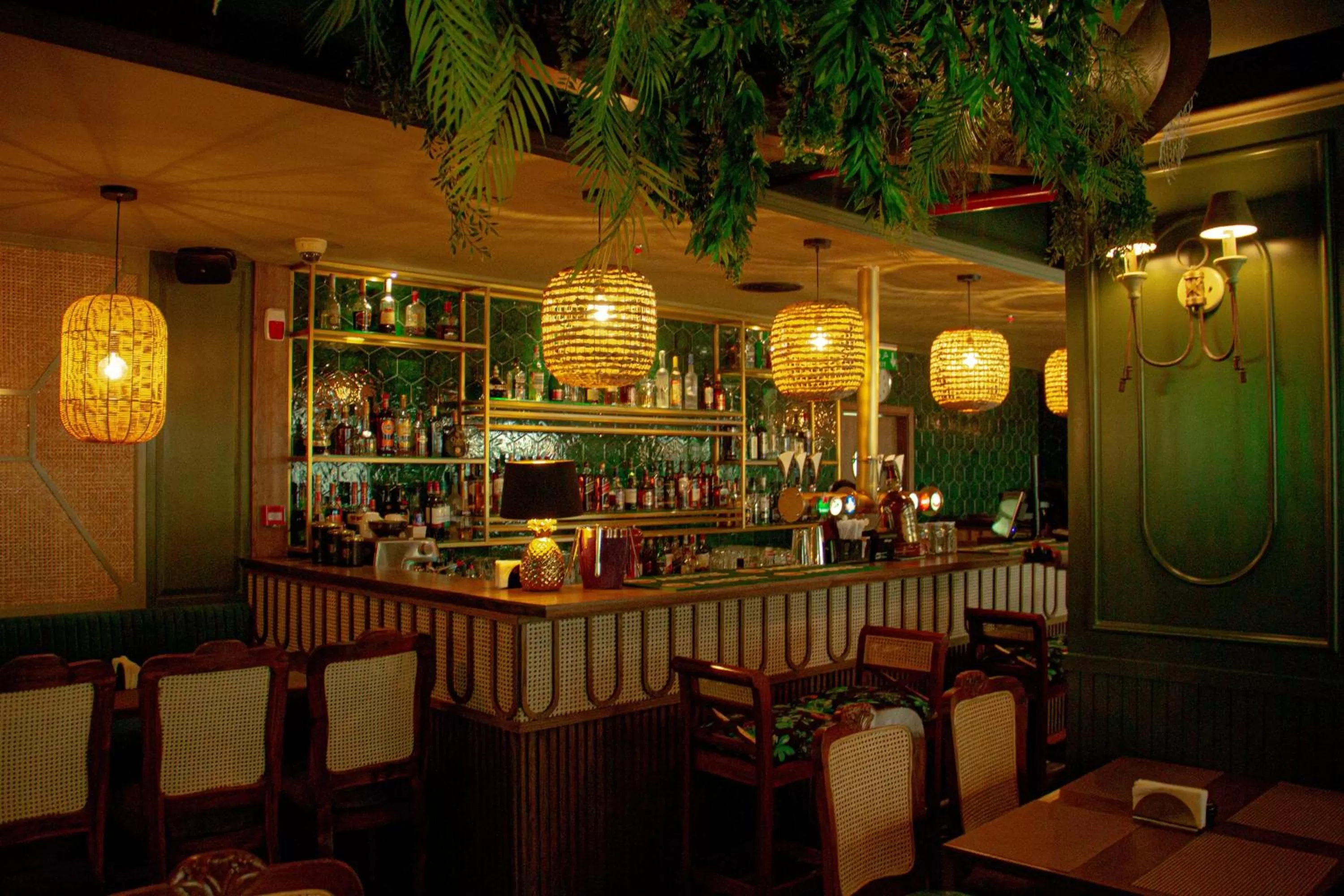 Restaurant/places to eat in President Hotel