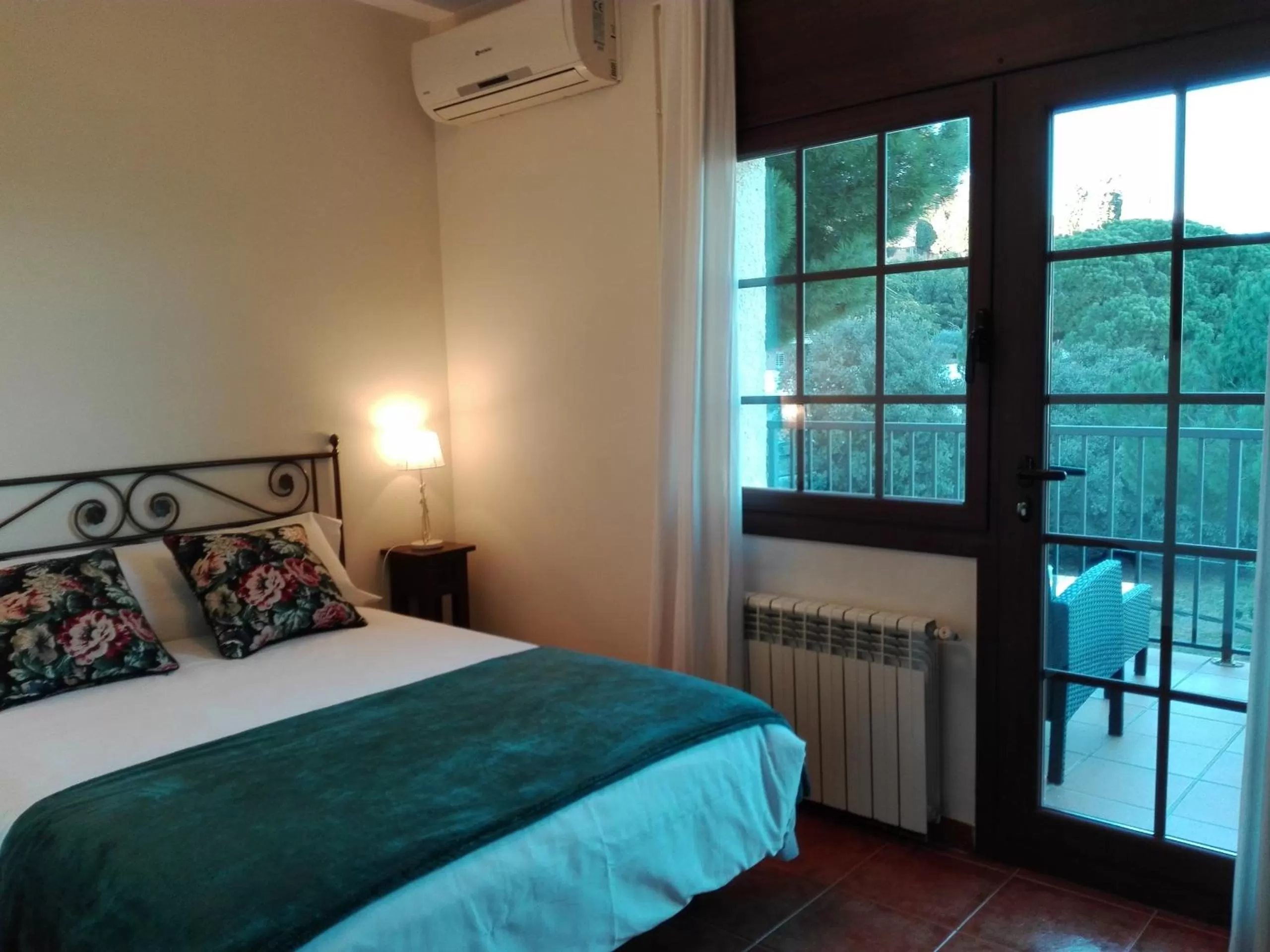 Triple Room with Private Bathroom in Cal Music B&B