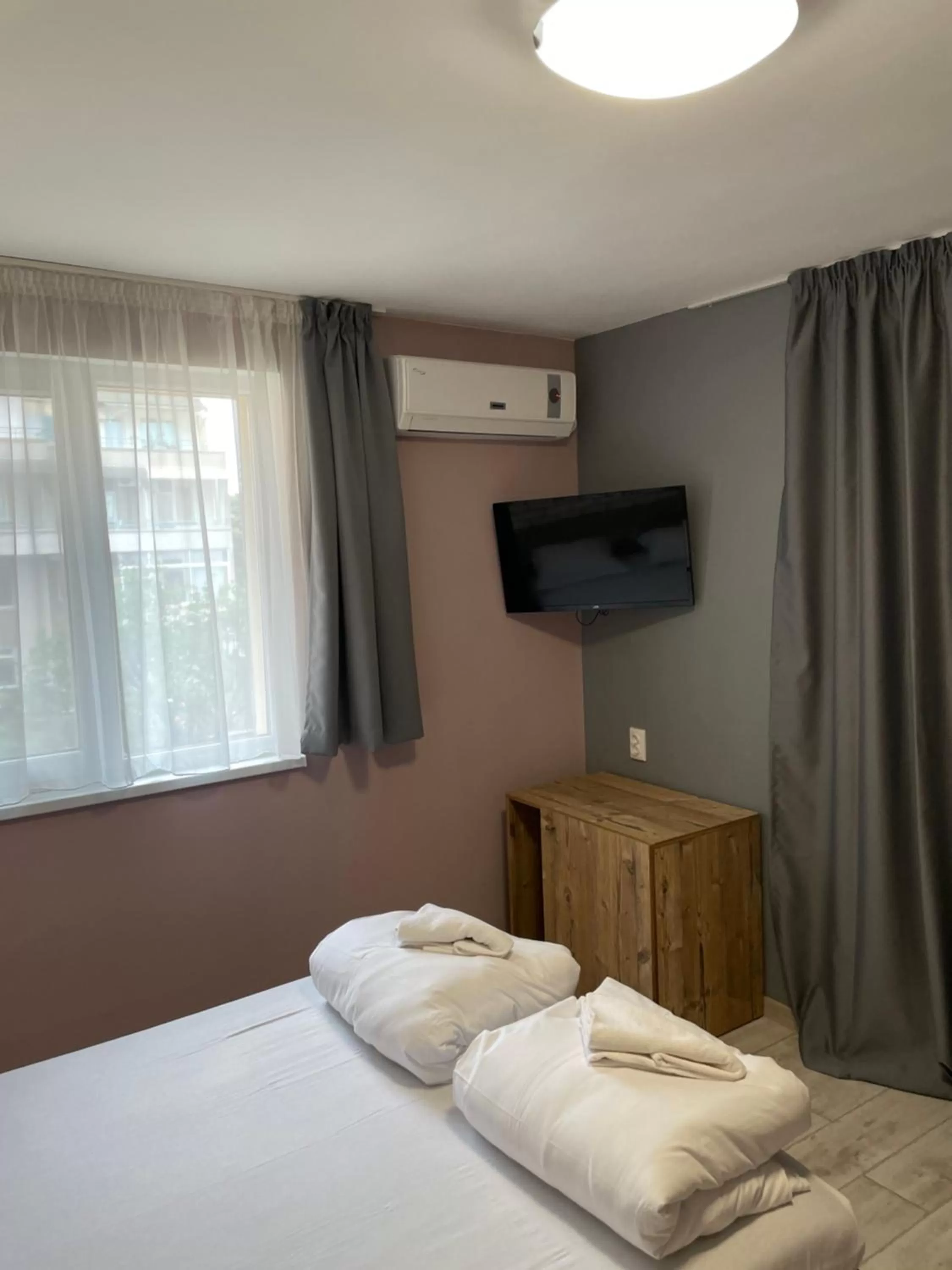 TV/Entertainment Center in Family Hotel Malibu