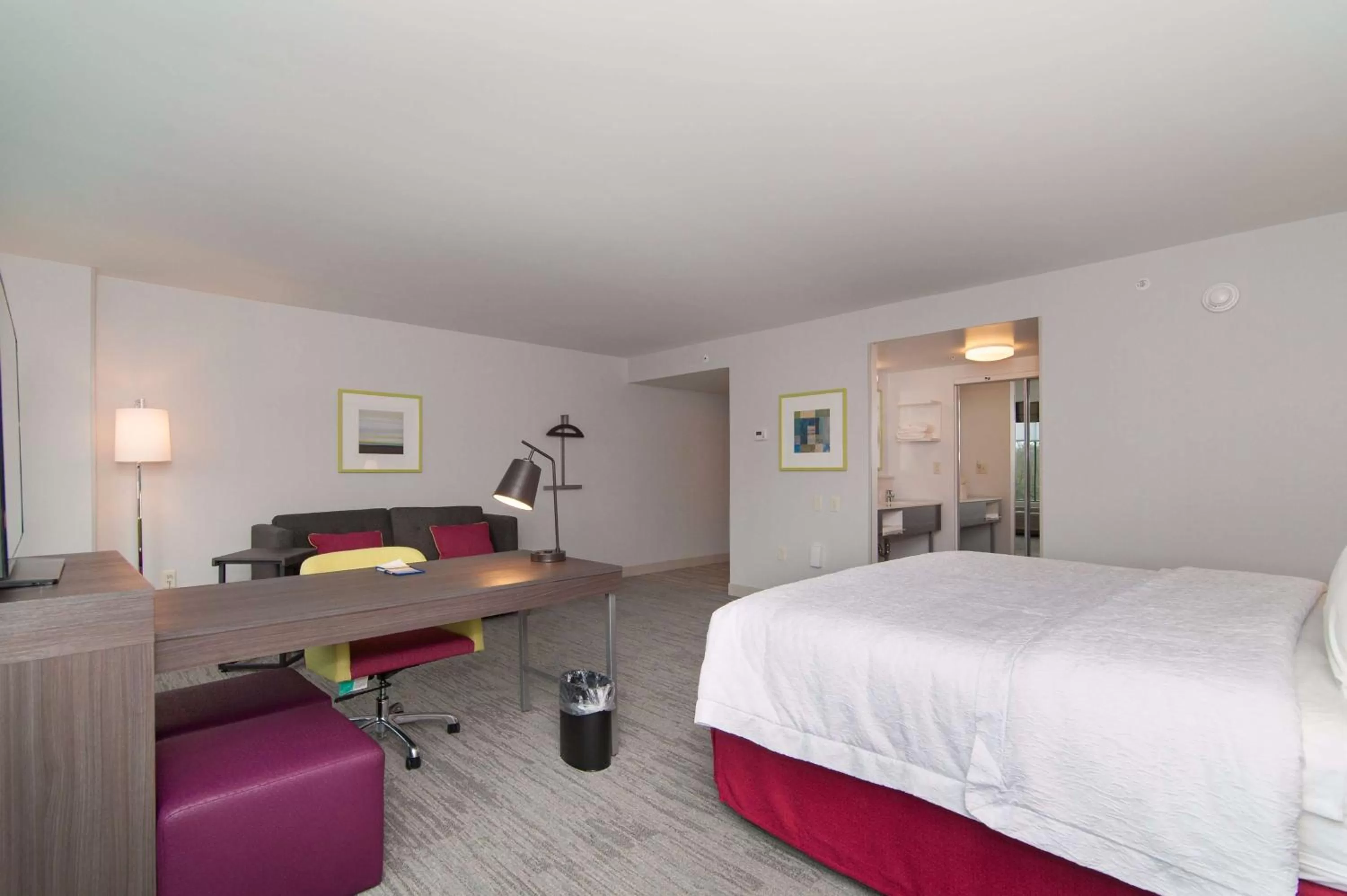 Bedroom, Bed in Hampton Inn Norwich