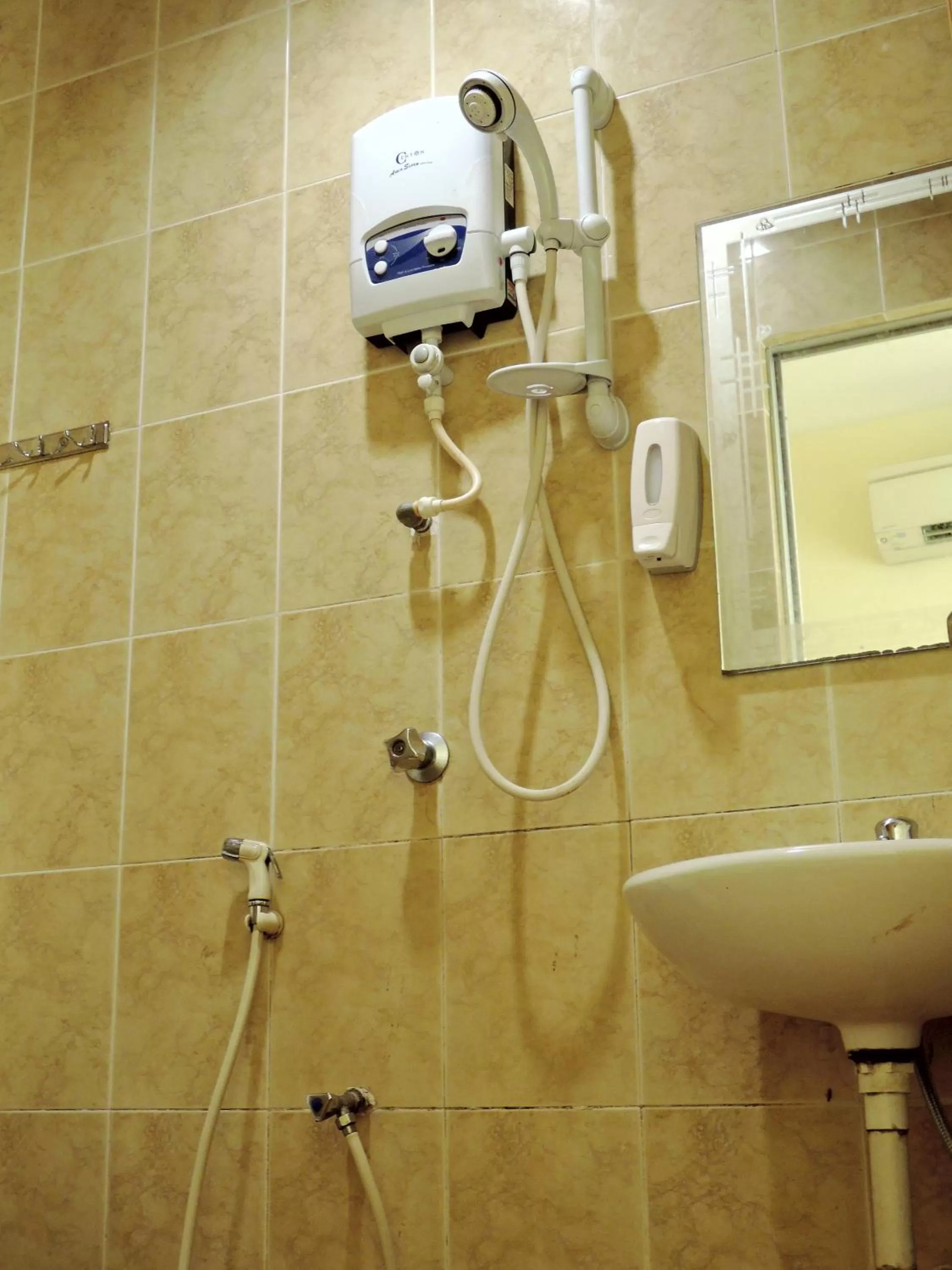Shower in Hotel Seri Nilai