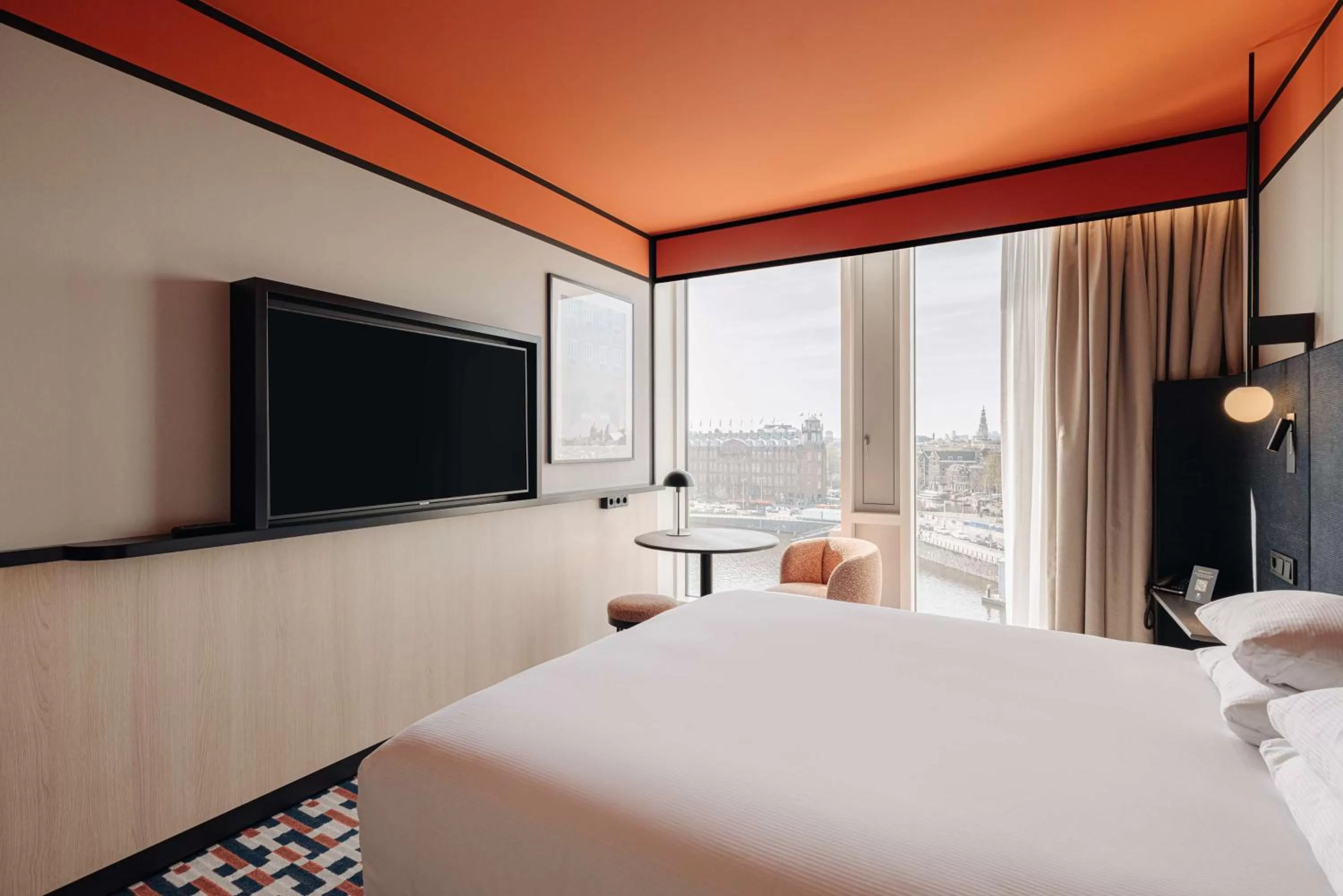 Bedroom, Bed in DoubleTree by Hilton Amsterdam Centraal Station