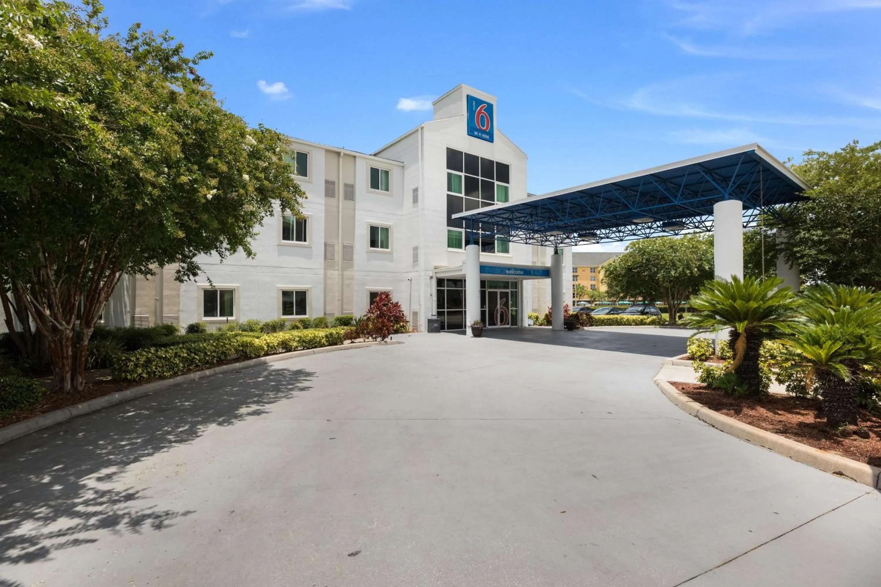 Property building in Motel 6-Orlando, FL - International Dr