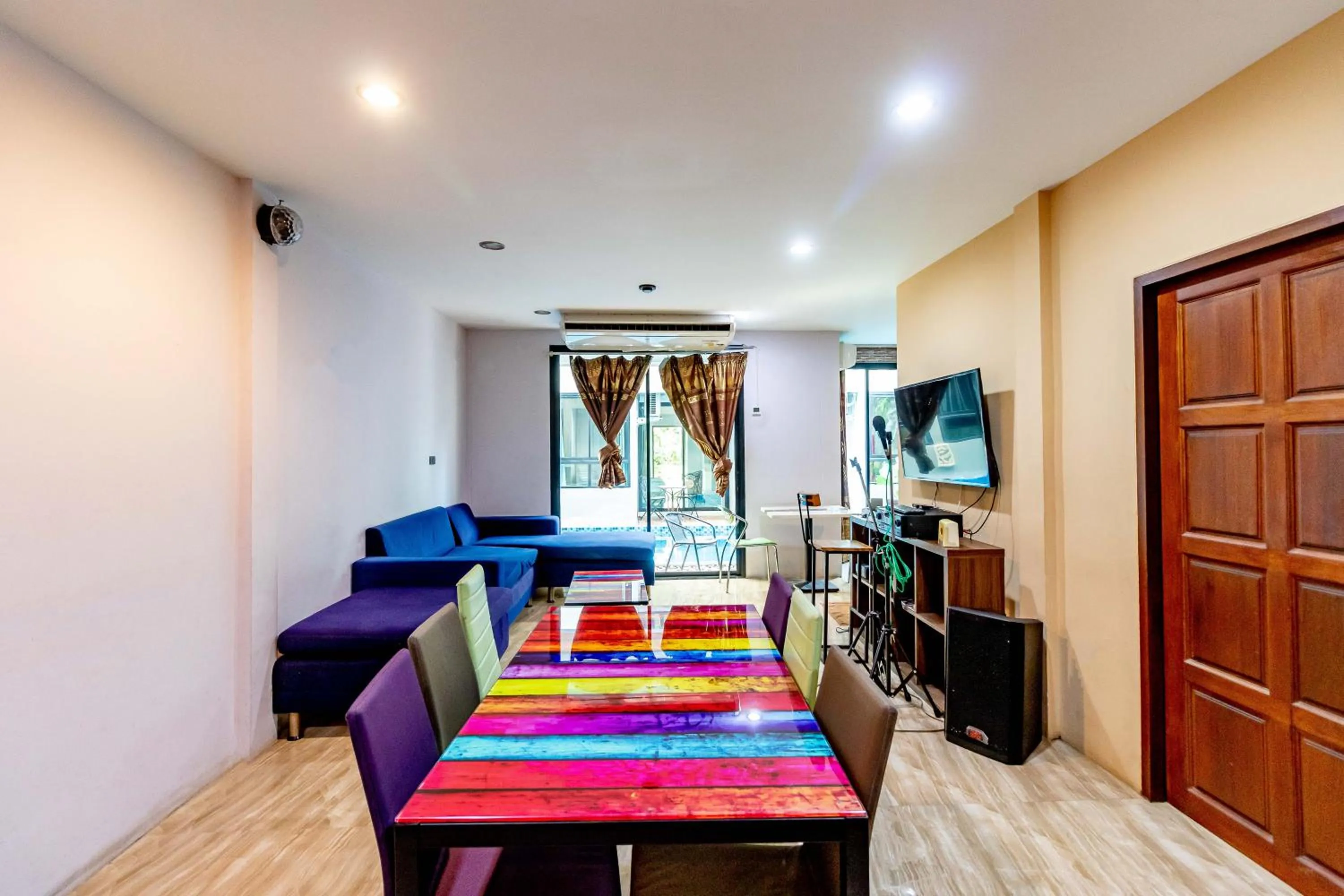 Breakfast, Bed in The Pool Resort