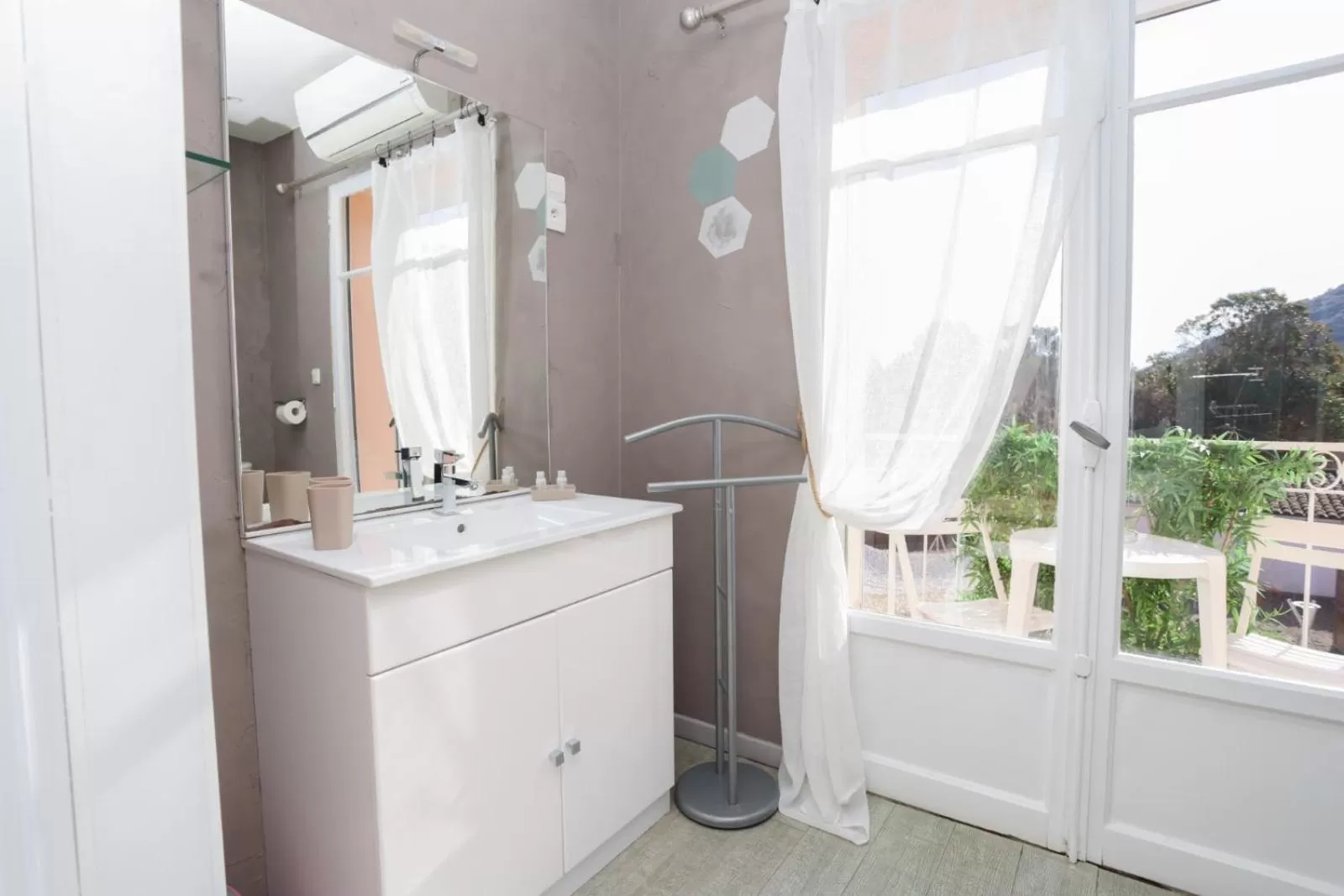 Shower in Hostellerie LE PANEL