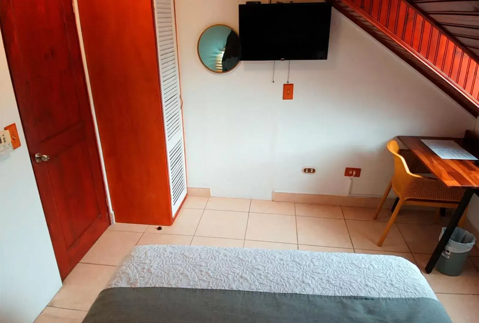 Standard Double Room with Shared Bathroom - single occupancy in Trebol Amarillo Bed & Breakfast Standard Double Room with Shared Bathroom - single occupancy in Trebol Amarillo Bed & Breakfast