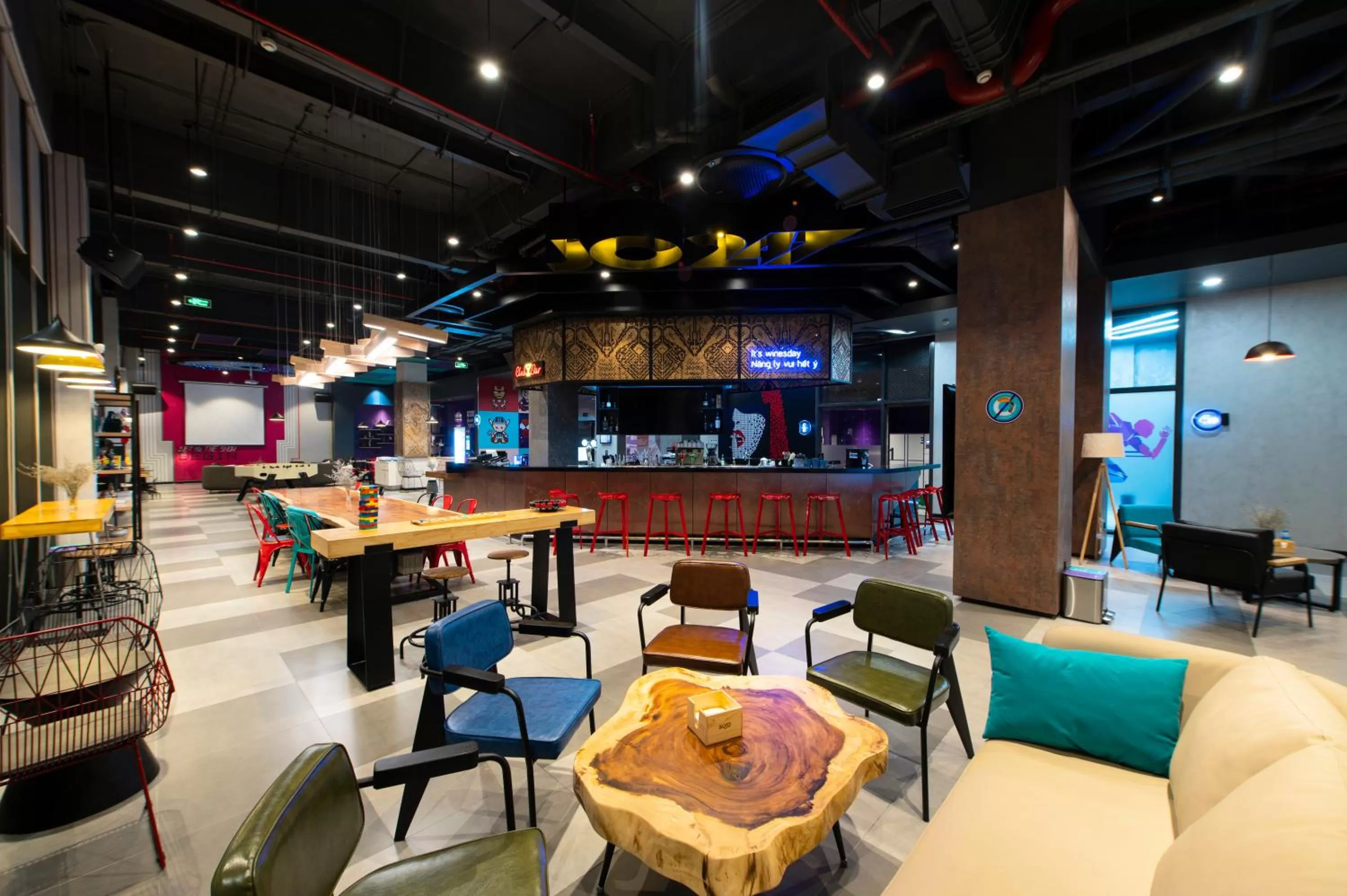 Lounge or bar in Tru by Hilton Viet Tri City Centre