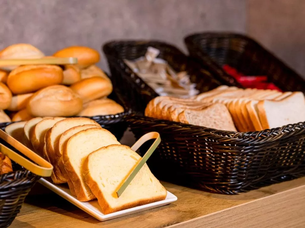 Buffet breakfast in ibis budget Bordeaux Centre Mériadeck