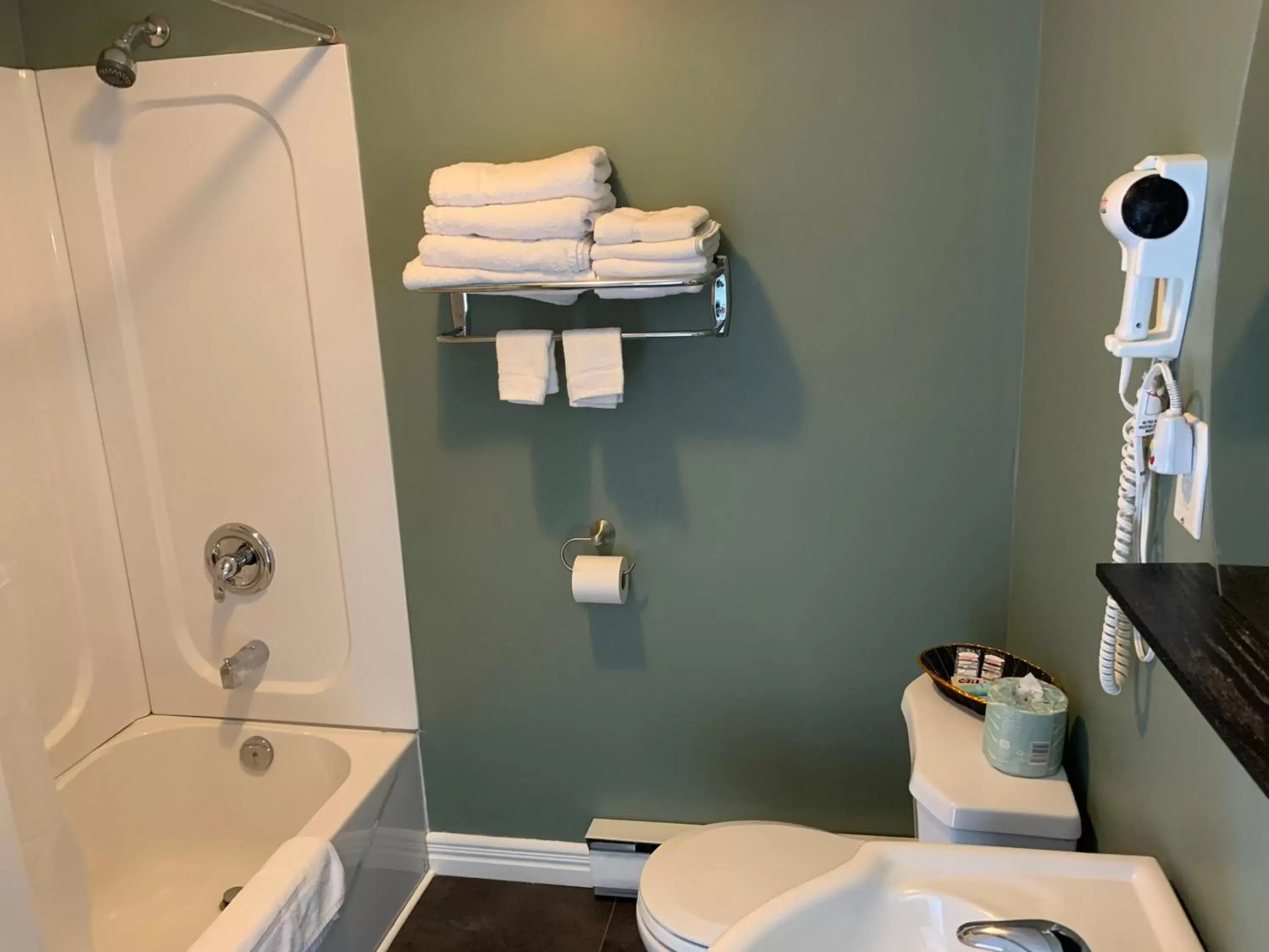 Standard Queen Room in Legges Motel & Restaurant Standard Queen Room in Legges Motel & Restaurant