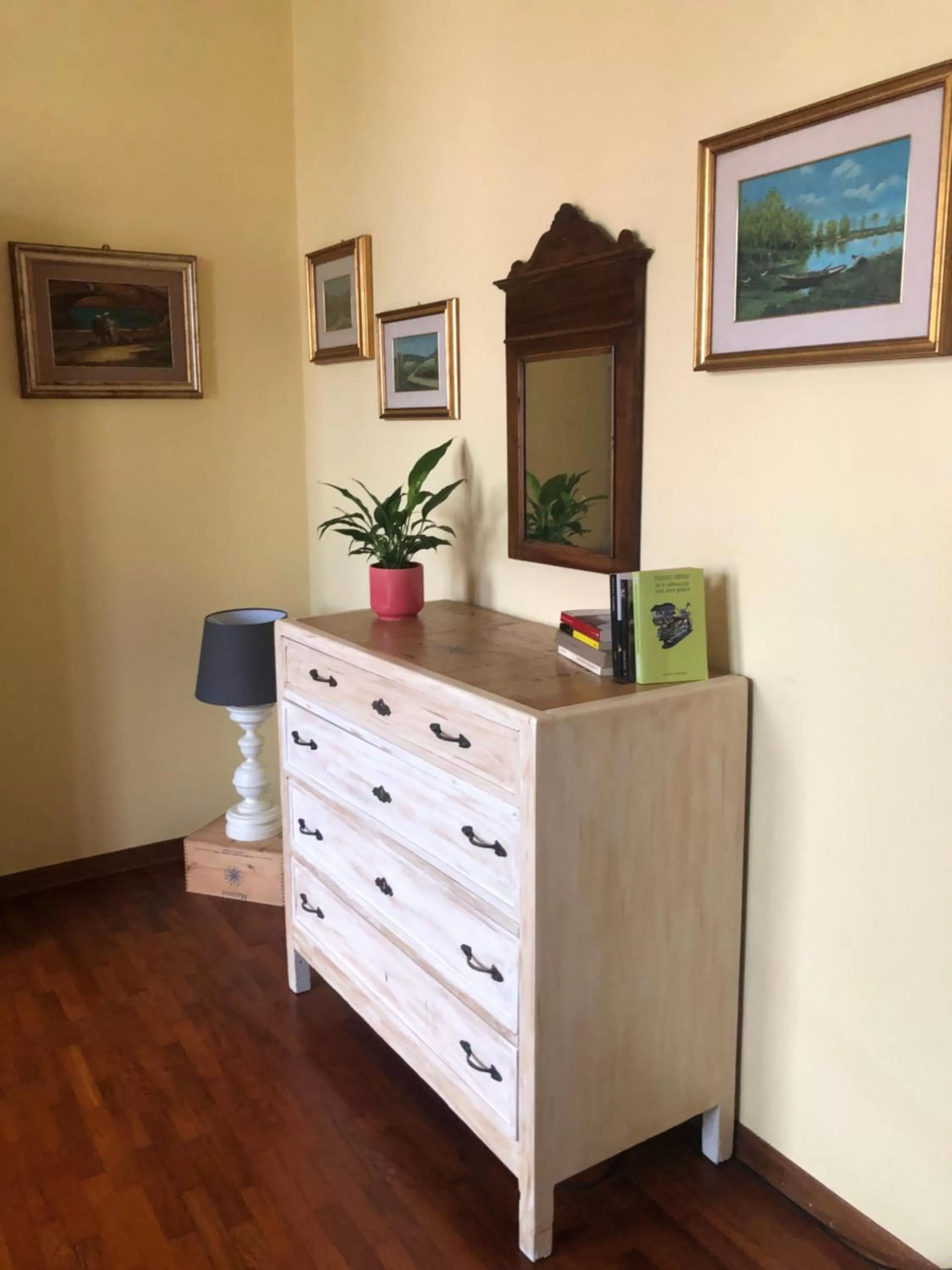 Bedroom in Villa Orsini - A Retreat in Pisa - Food and Relax