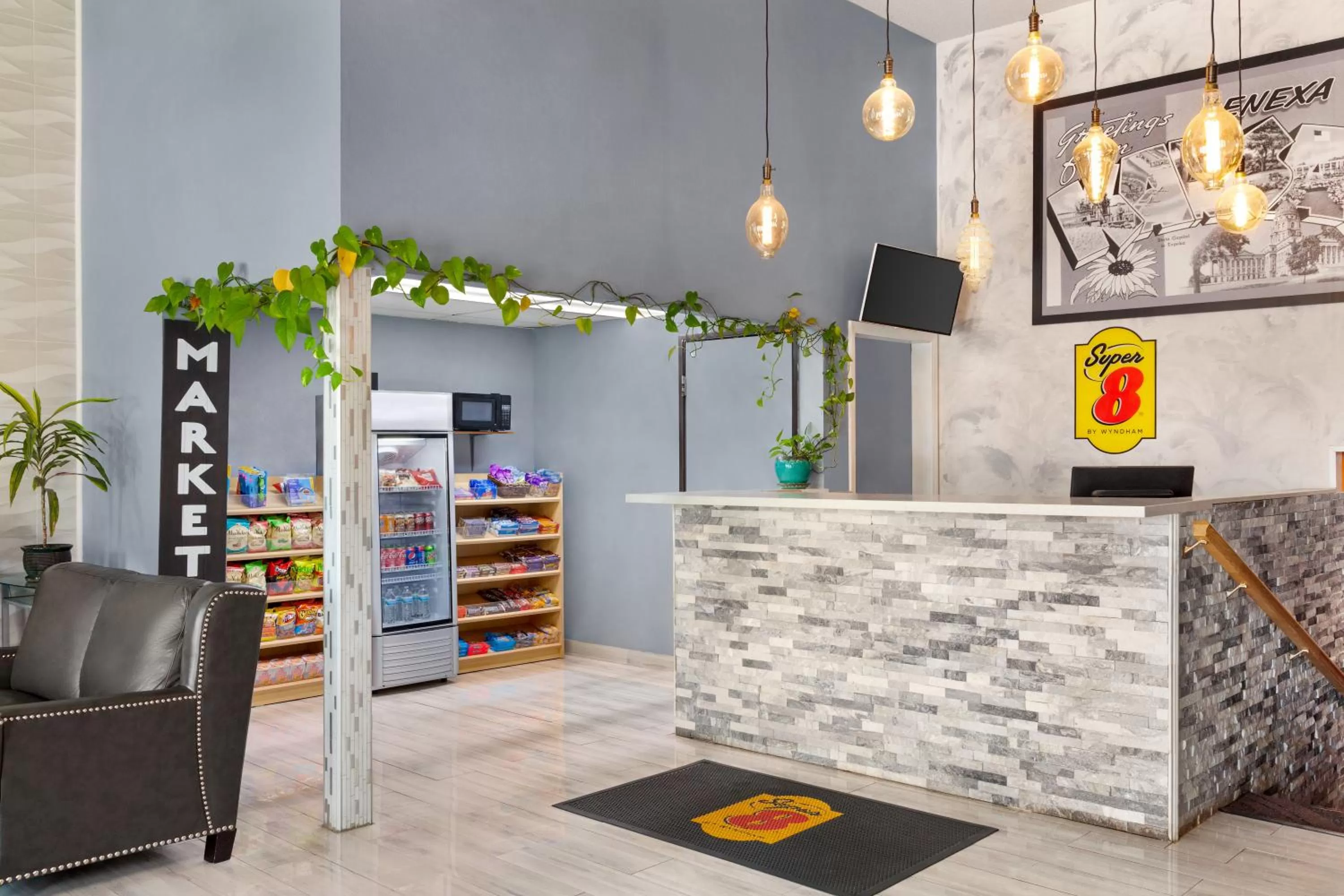 On-site shops in Super 8 by Wyndham Lenexa Overland Park Area/Mall Area