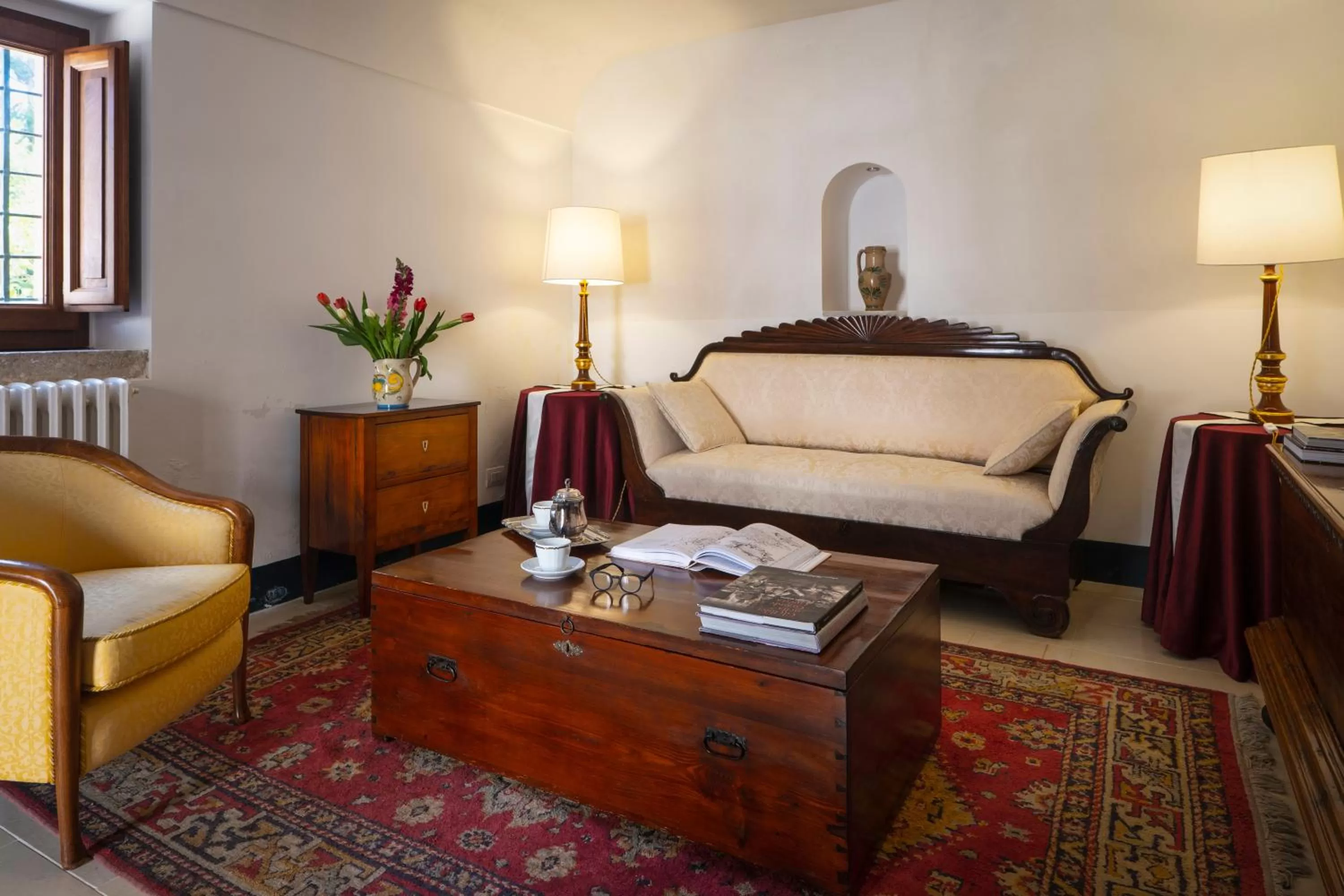 Living room, Bed in Eremo Della Giubiliana