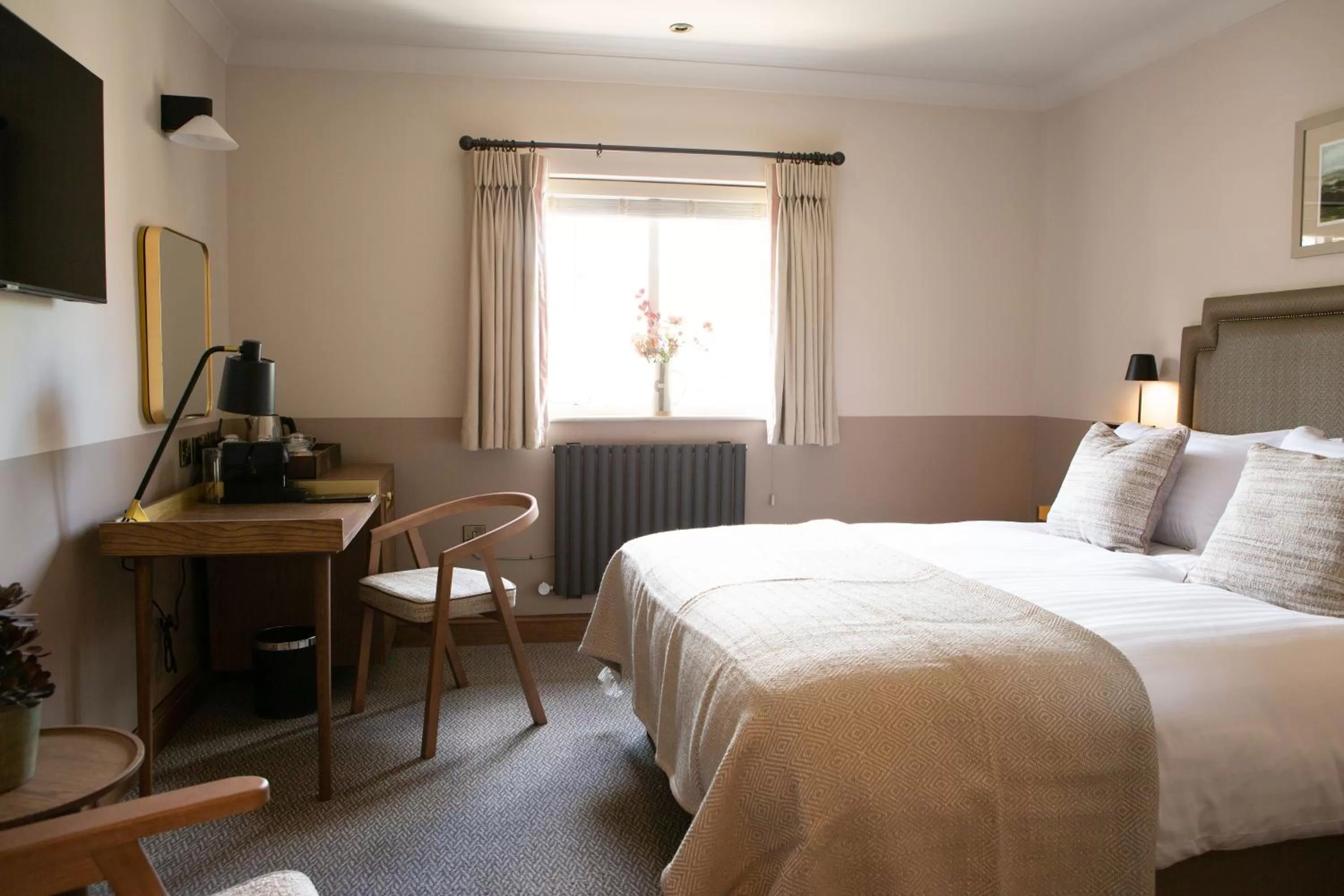 Bedroom, Bed in The Tempest Arms