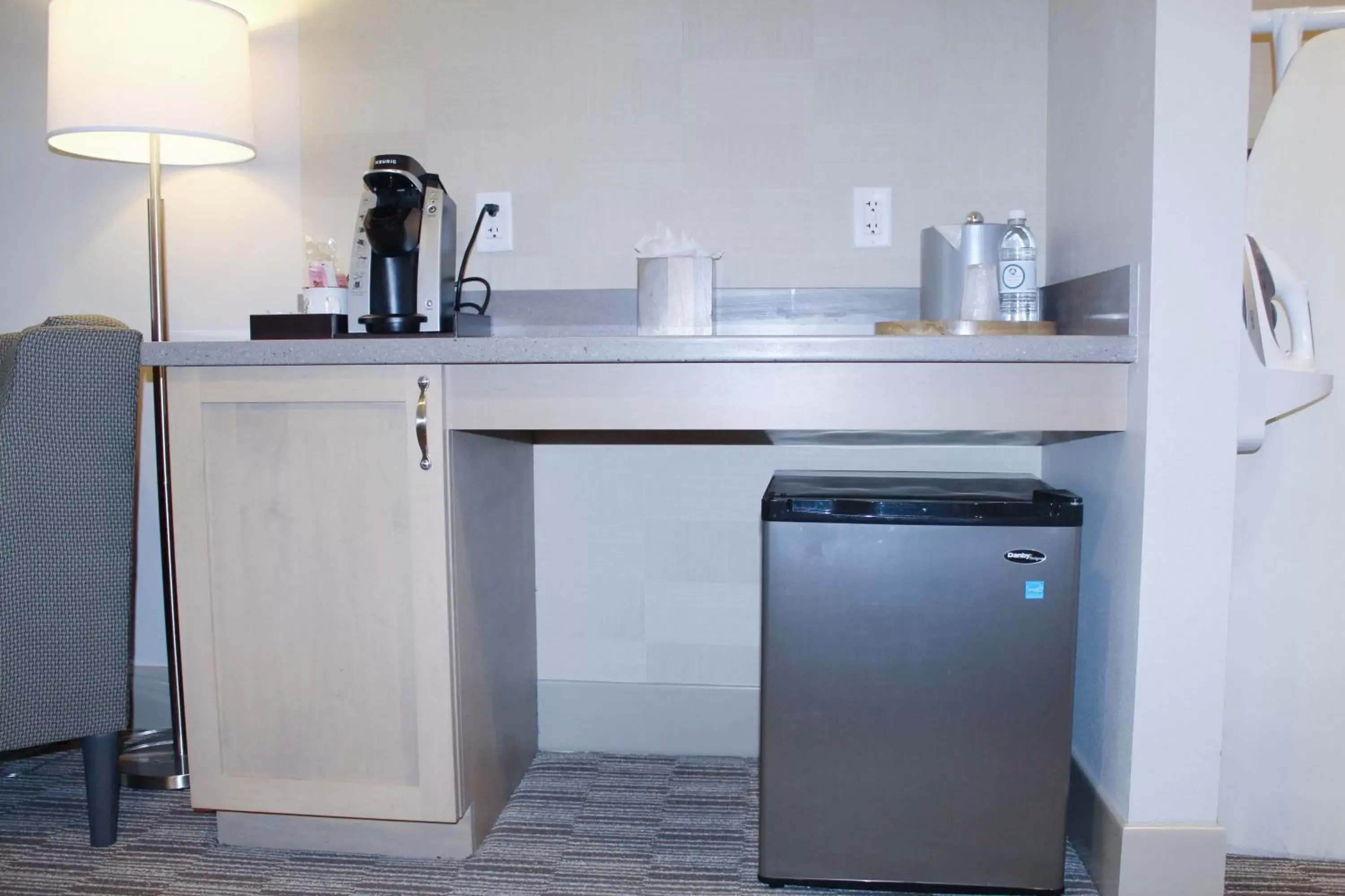 Queen Room - Disability Access in Carlisle Inn Sarasota Queen Room - Disability Access in Carlisle Inn Sarasota