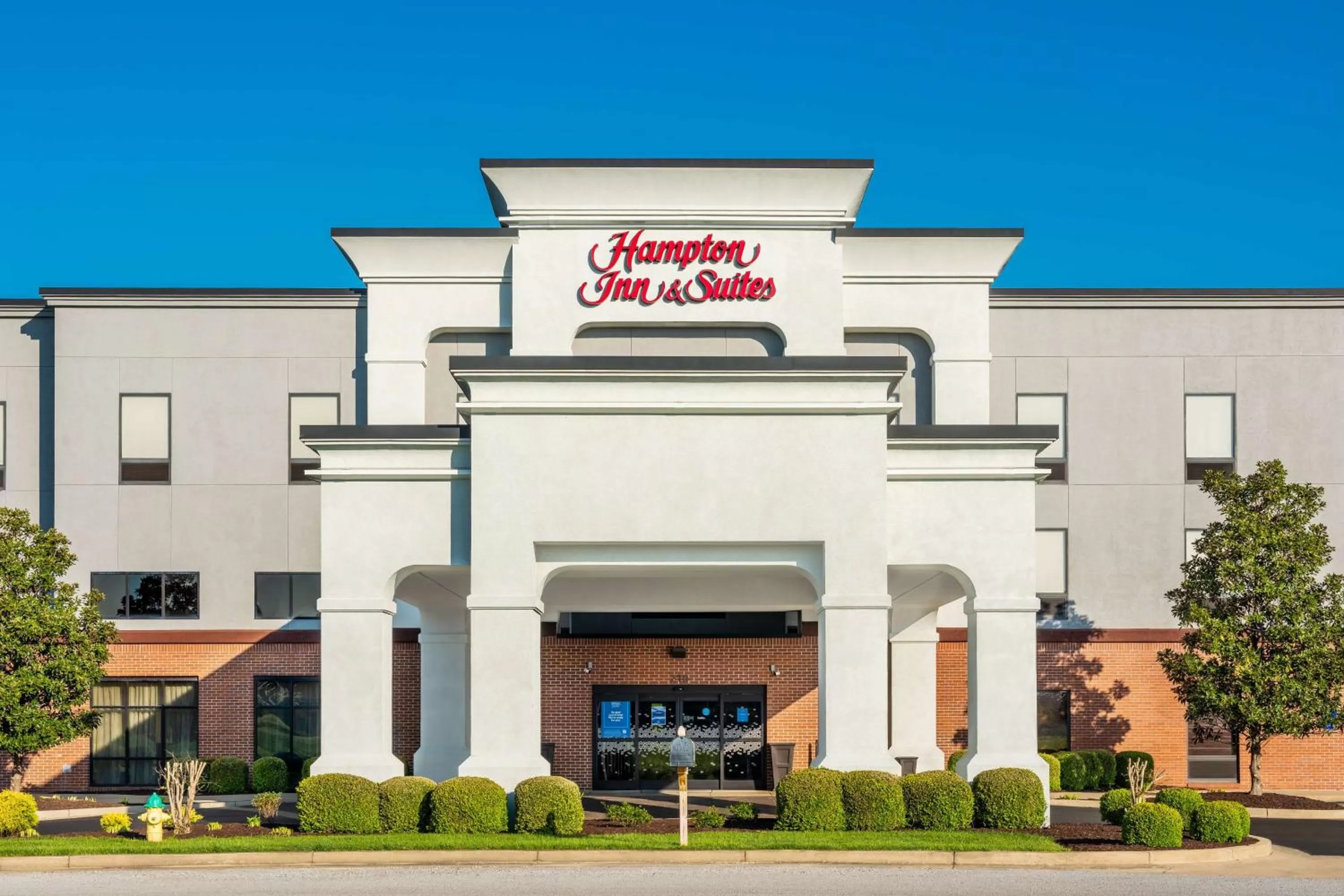 Property building in Hampton Inn & Suites Hopkinsville