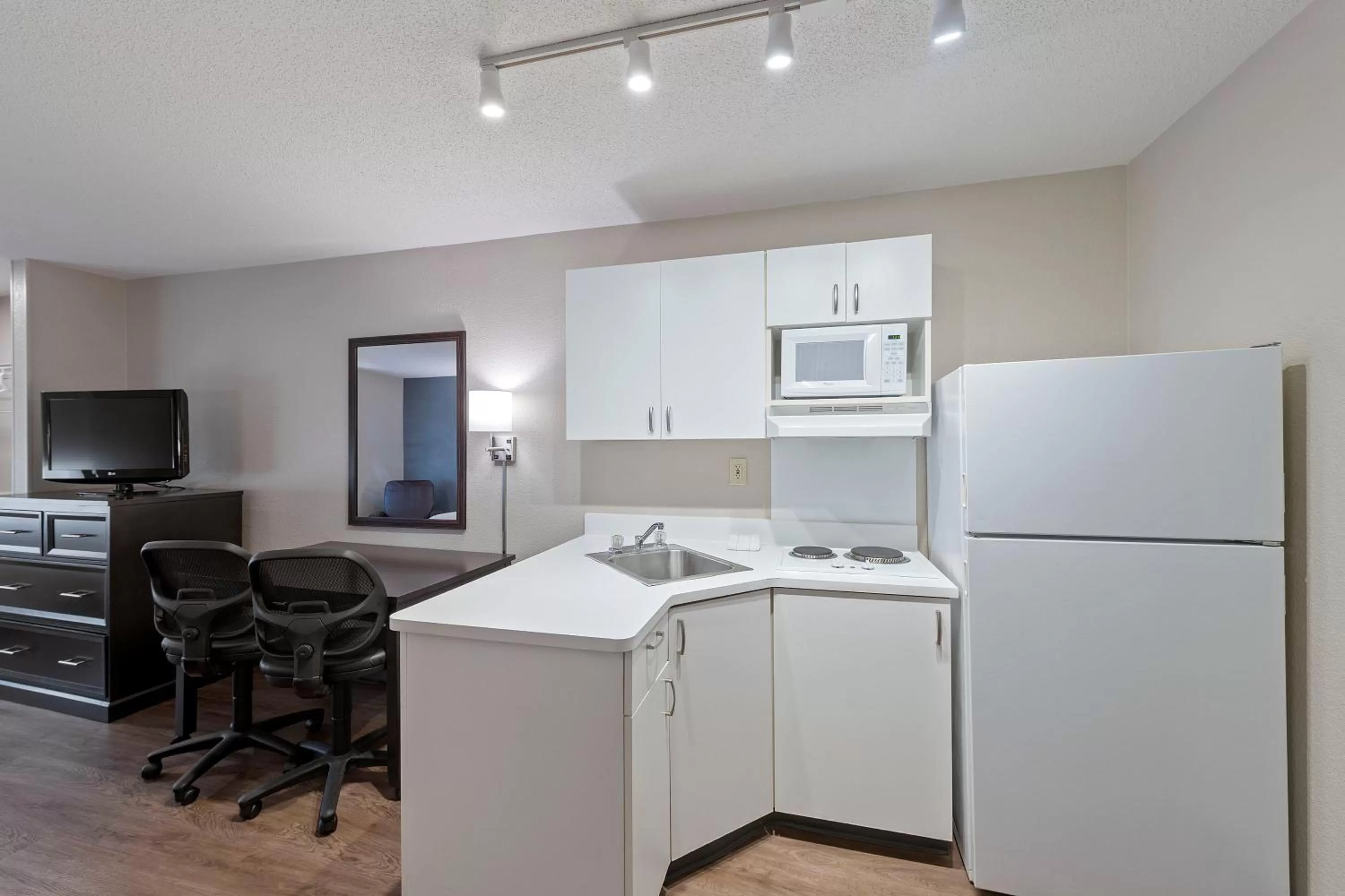 Kitchen or kitchenette in Extended Stay America Suites - Charlotte - Pineville - Park Rd