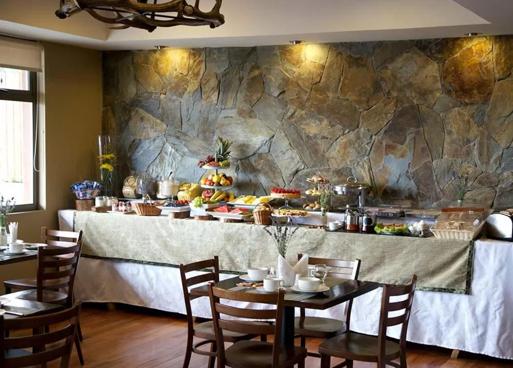 Breakfast, Restaurant/Places to Eat in Hotel Terraza Suite