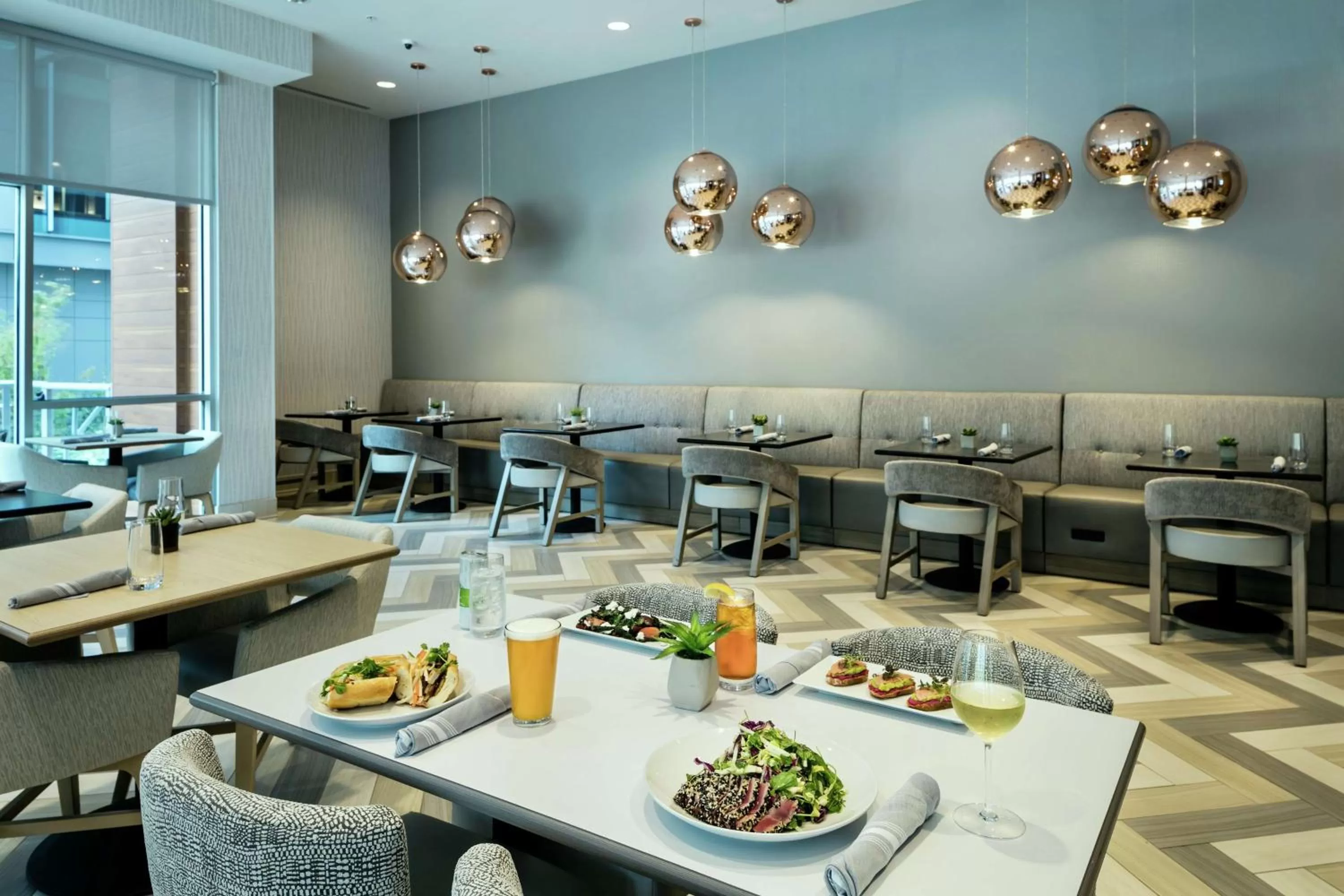 Restaurant/places to eat in Hilton Garden Inn Seattle Bellevue Downtown, WA