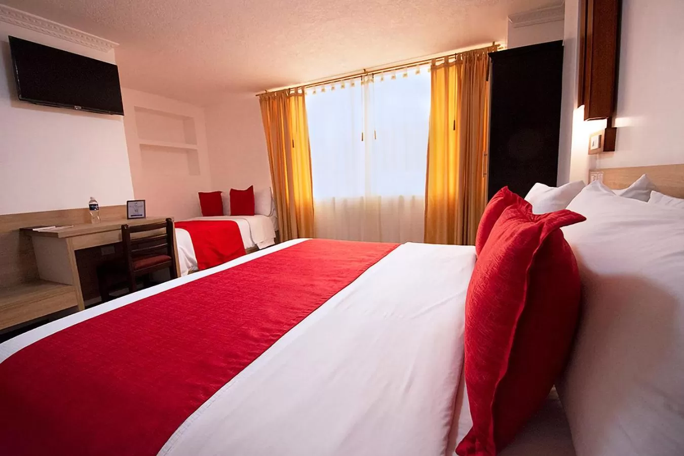 Bed in Hotel Plaza Victoria