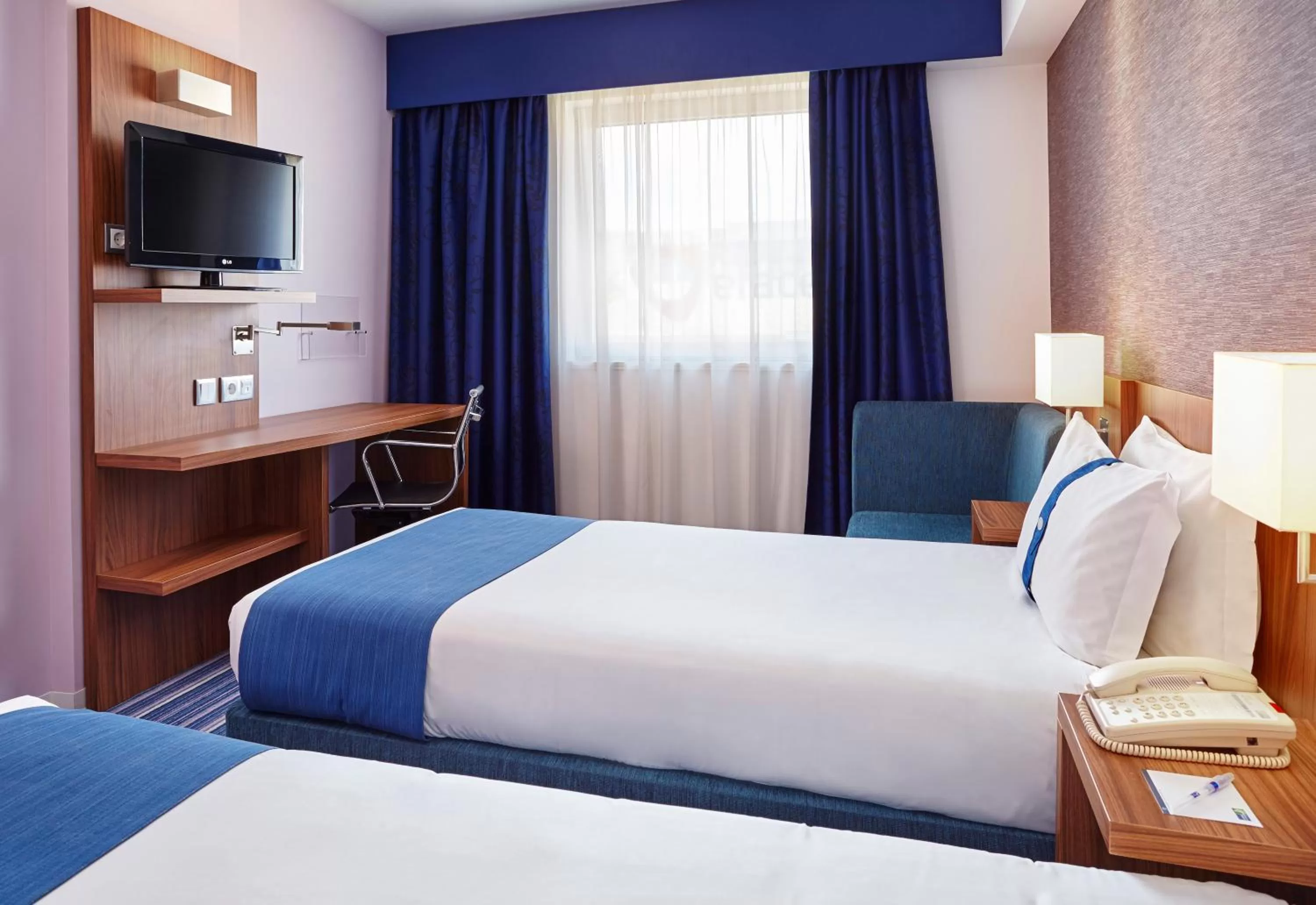 Photo of the whole room, Bed in Holiday Inn Express Lisbon Alfragide by IHG