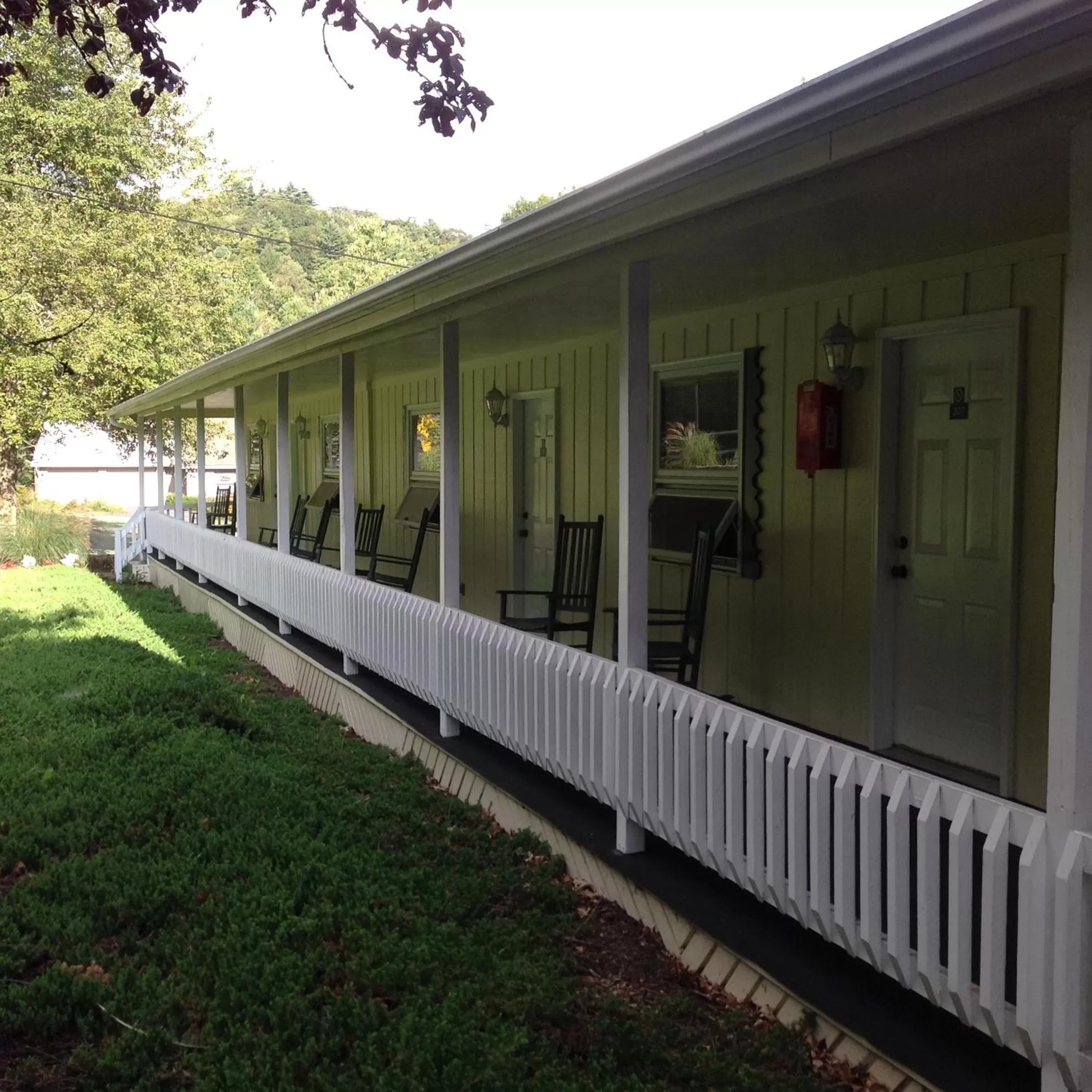 Facade/entrance in Boxwood Lodge Blowing Rock near Boone-University