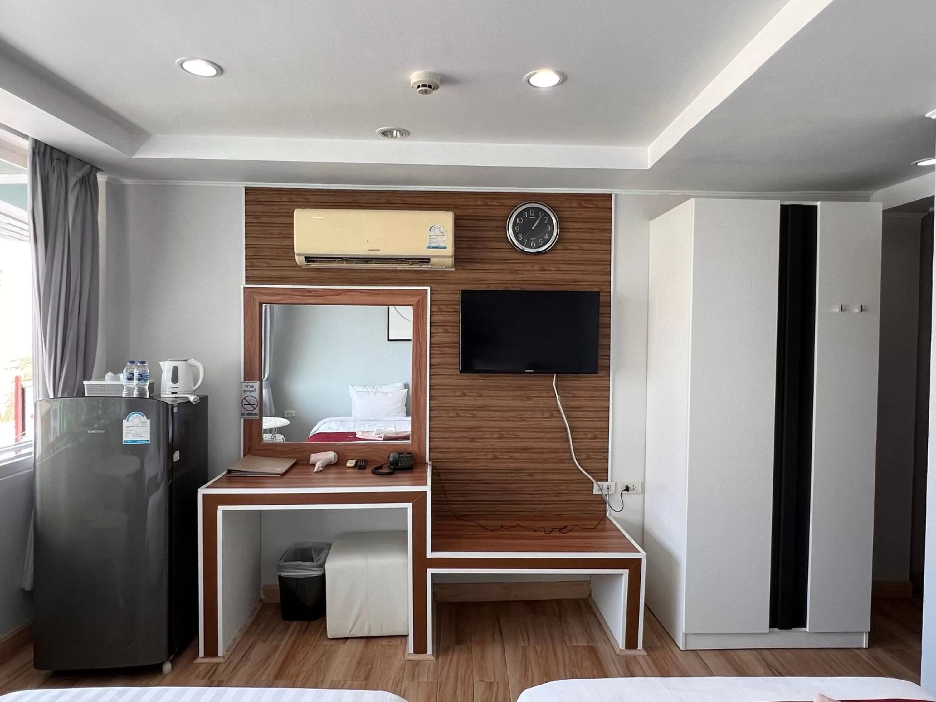 The Beach Front Resort, Pattaya