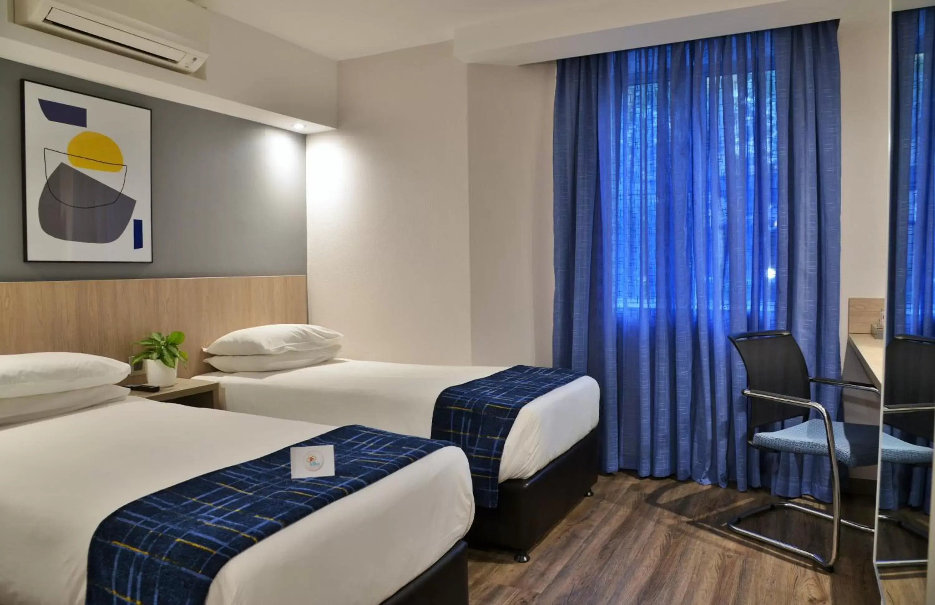 Twin Room - Non-Smoking in Town Lodge Menlo Park Twin Room - Non-Smoking in Town Lodge Menlo Park