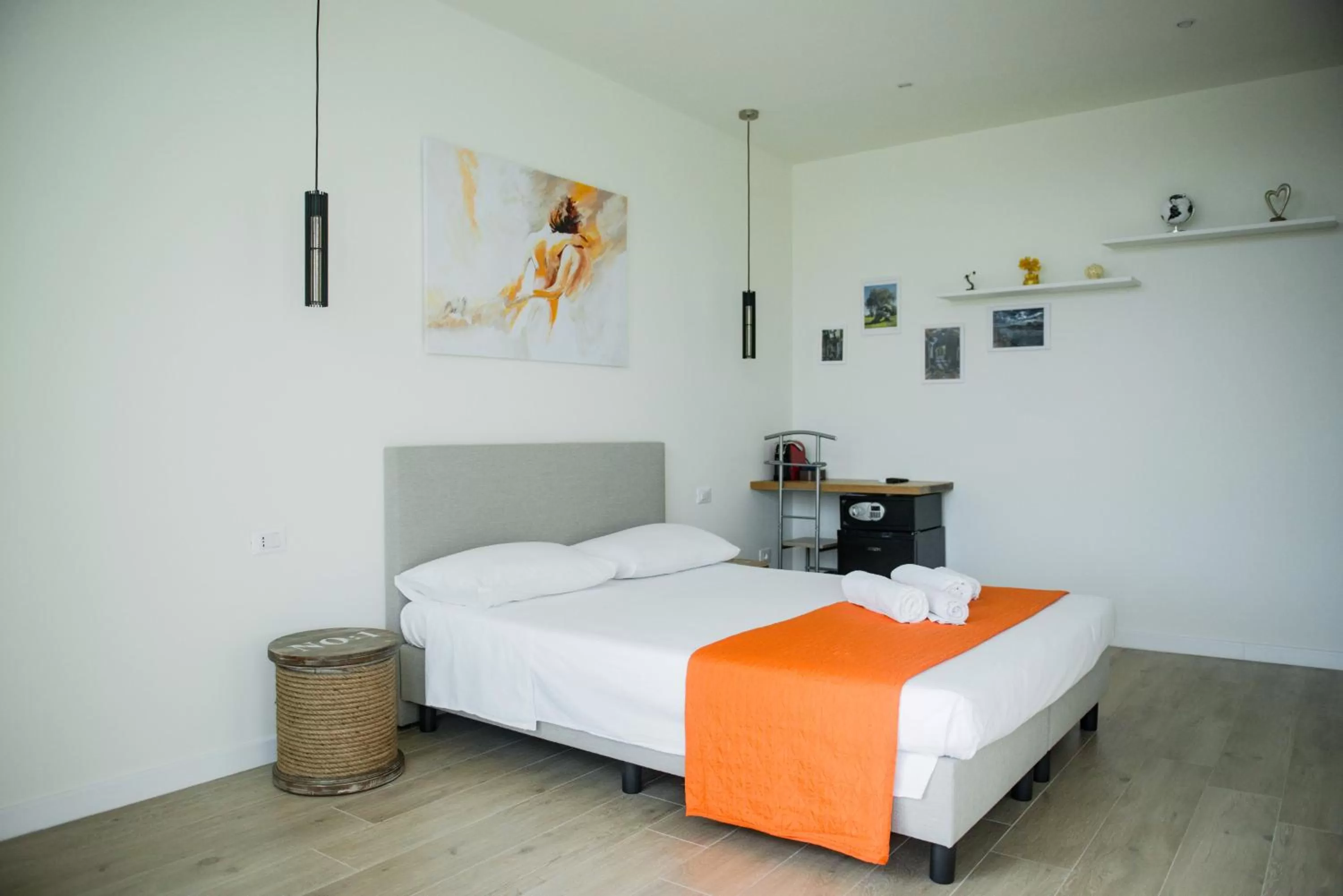 Bedroom, Bed in Divina Perla