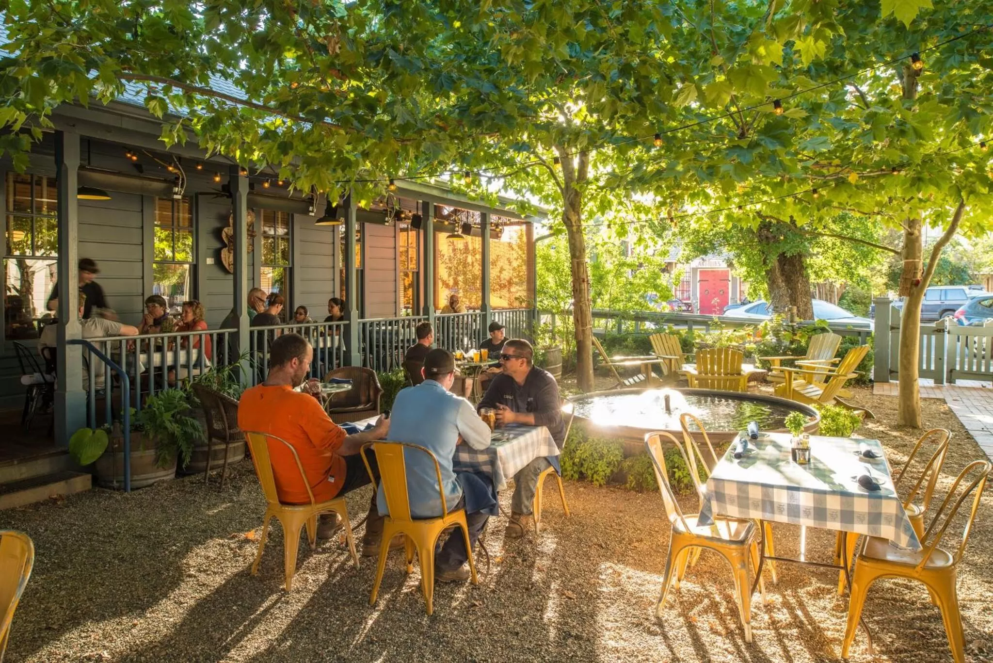 Restaurant/places to eat in Tallman Hotel