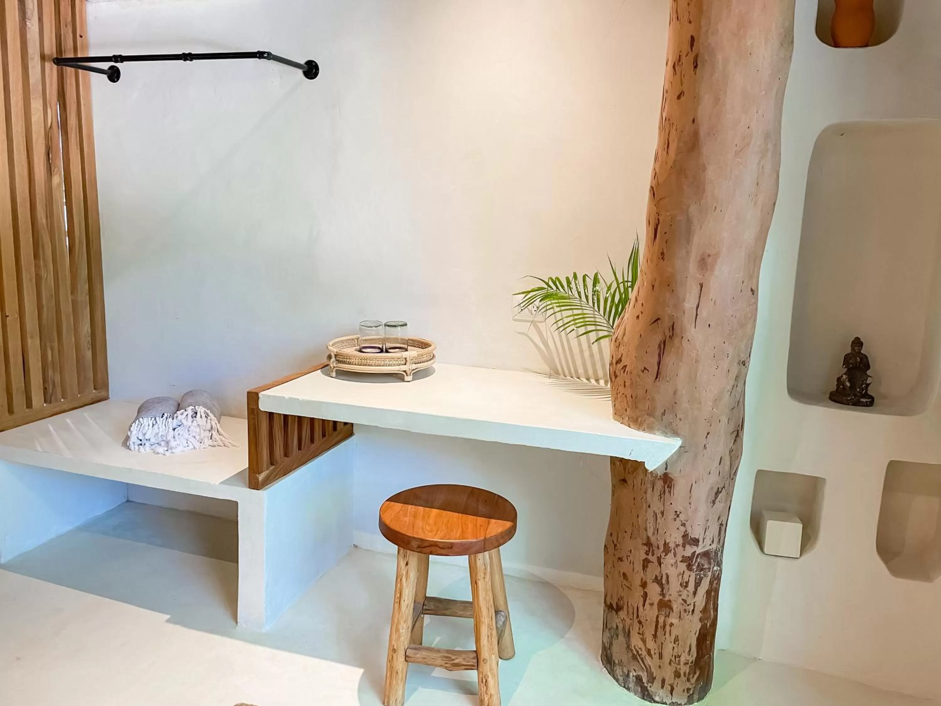 hair dresser in Amansala Resort