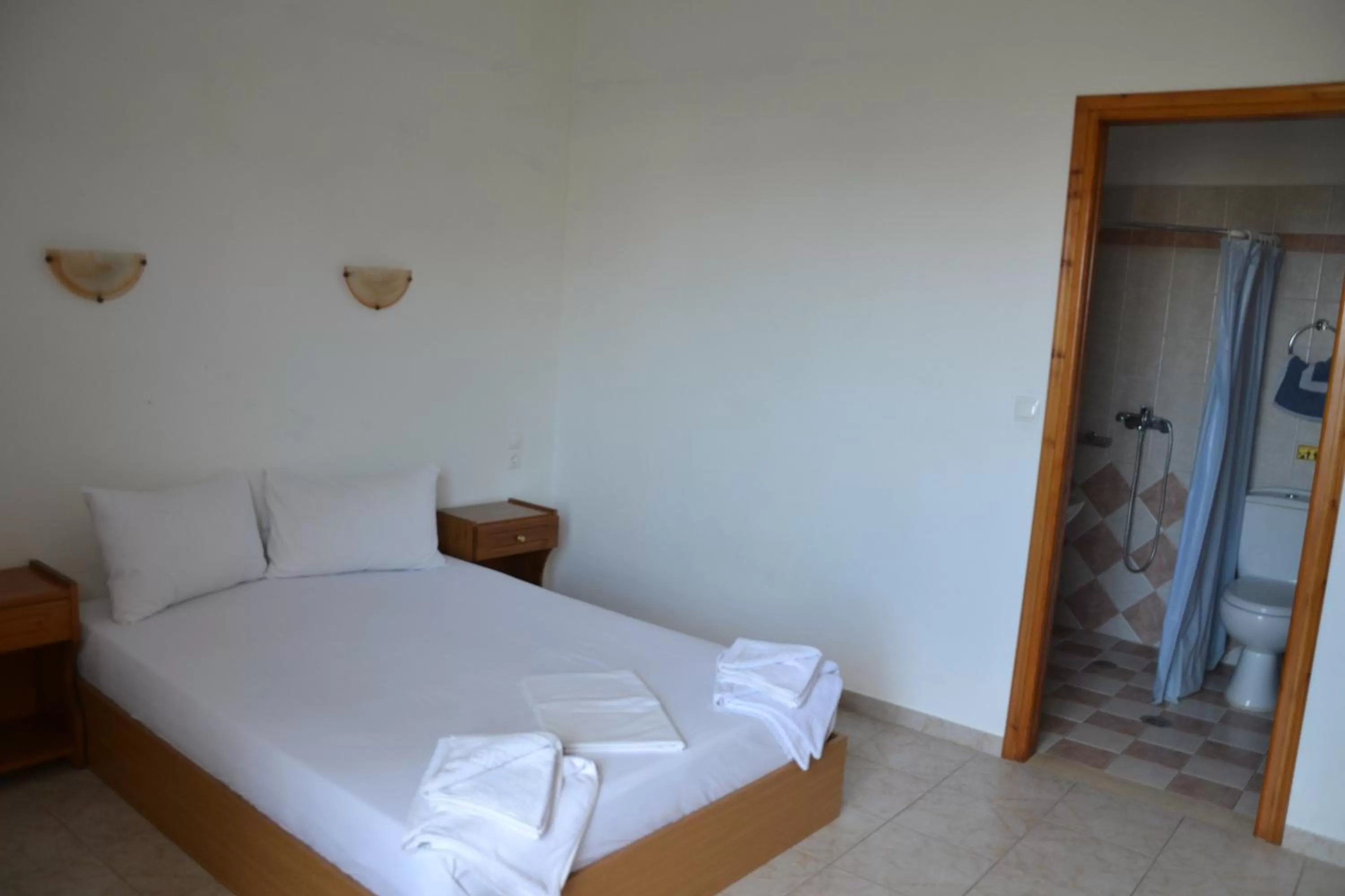 Bed in skiathos studios HL