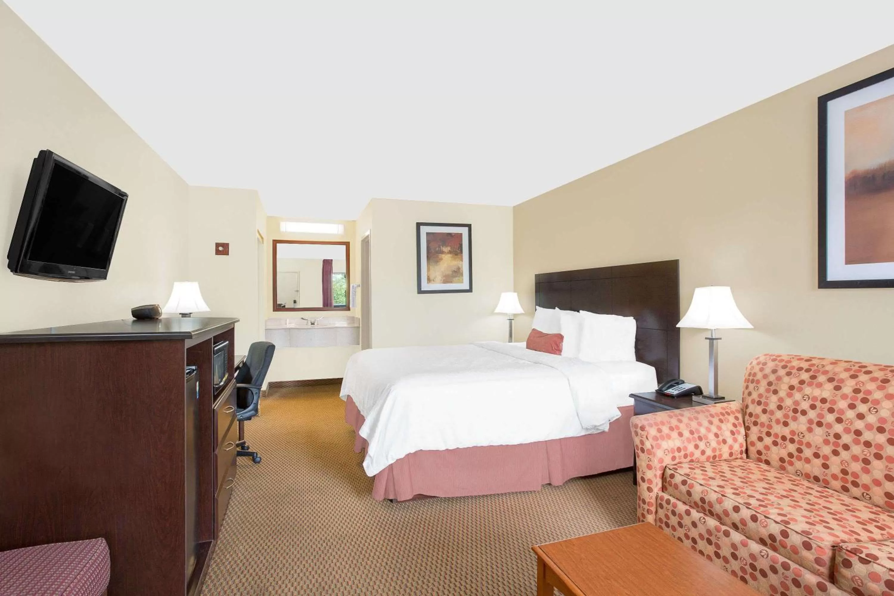 Photo of the whole room, Bed in Baymont by Wyndham Greenville