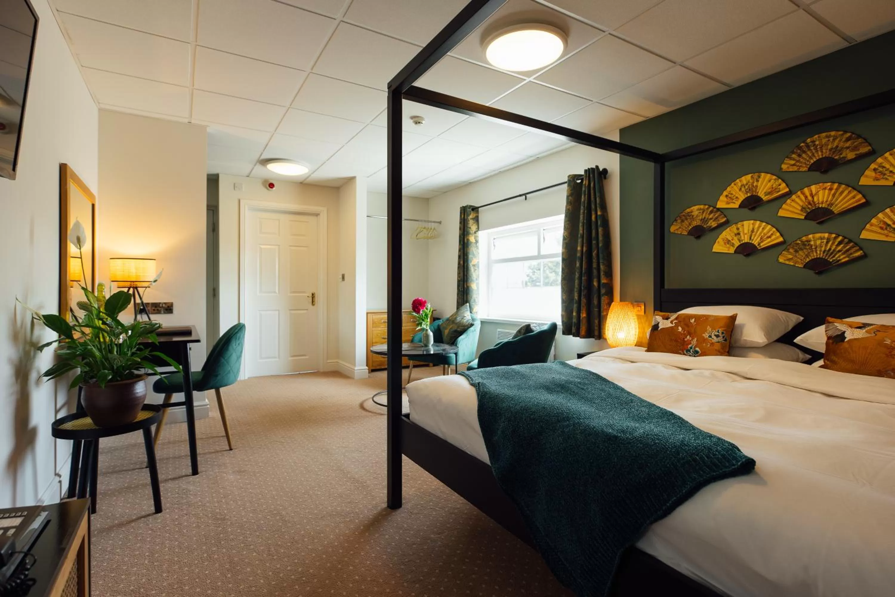 Bedroom, Bed in The Imperial Dragon Hotel