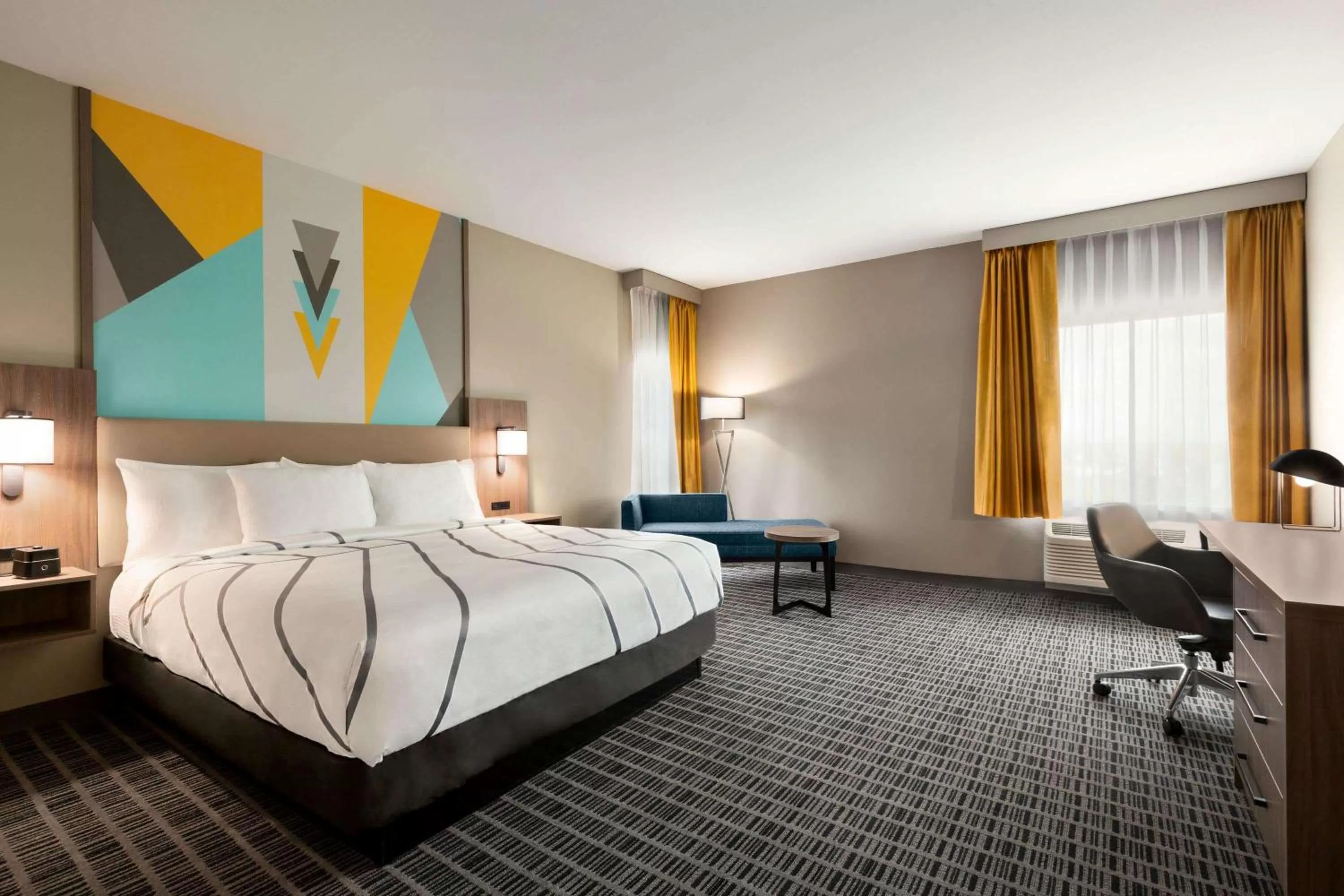 Photo of the whole room, Bed in La Quinta by Wyndham Richmond-Sugarland