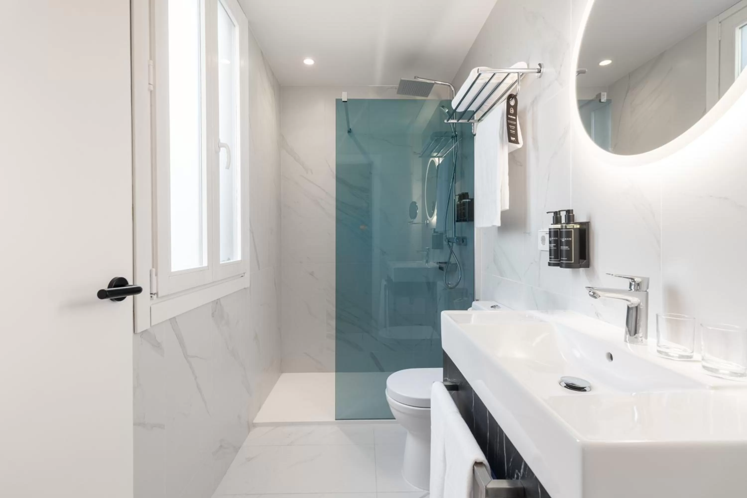 Bathroom in Ikonik Gran Vía