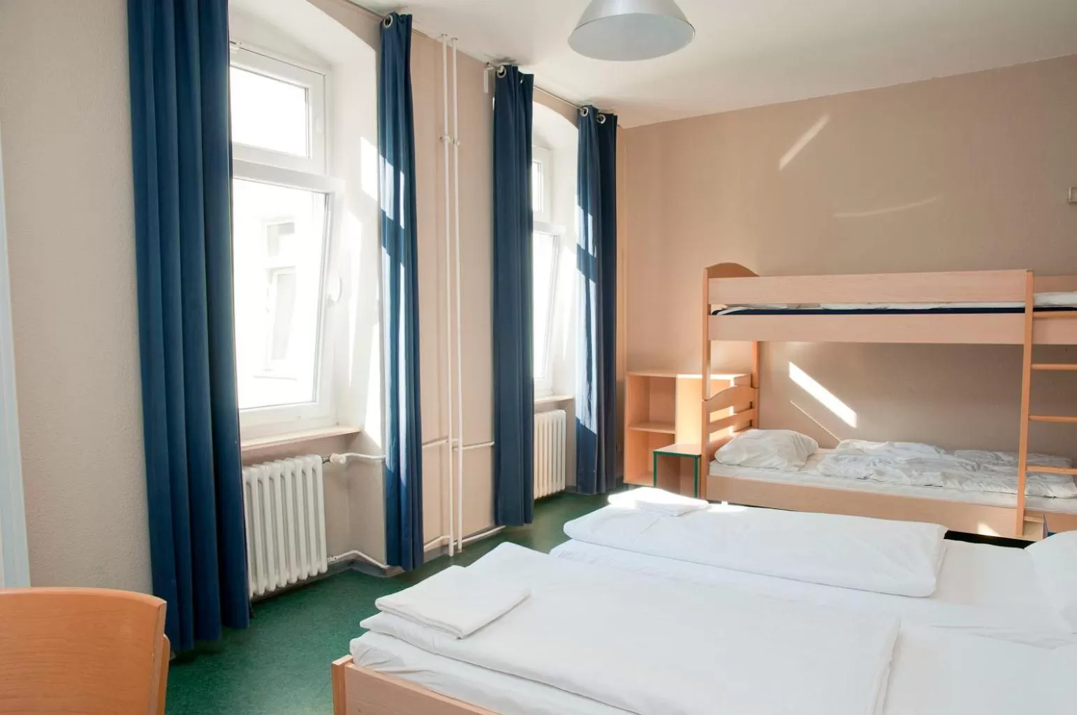 Staff, Bed in Happy Hotel Berlin